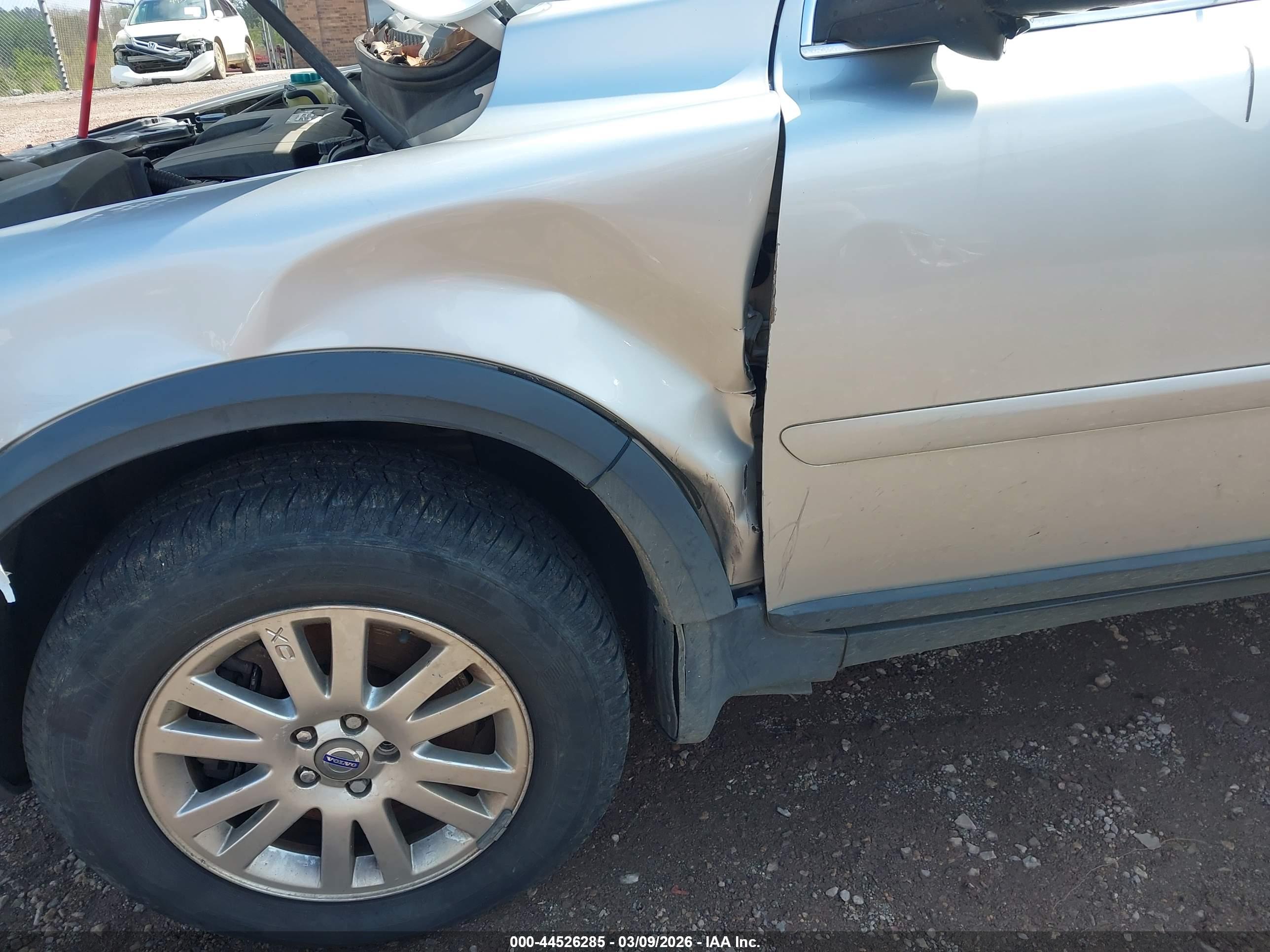 VOLVO XC90 image 6