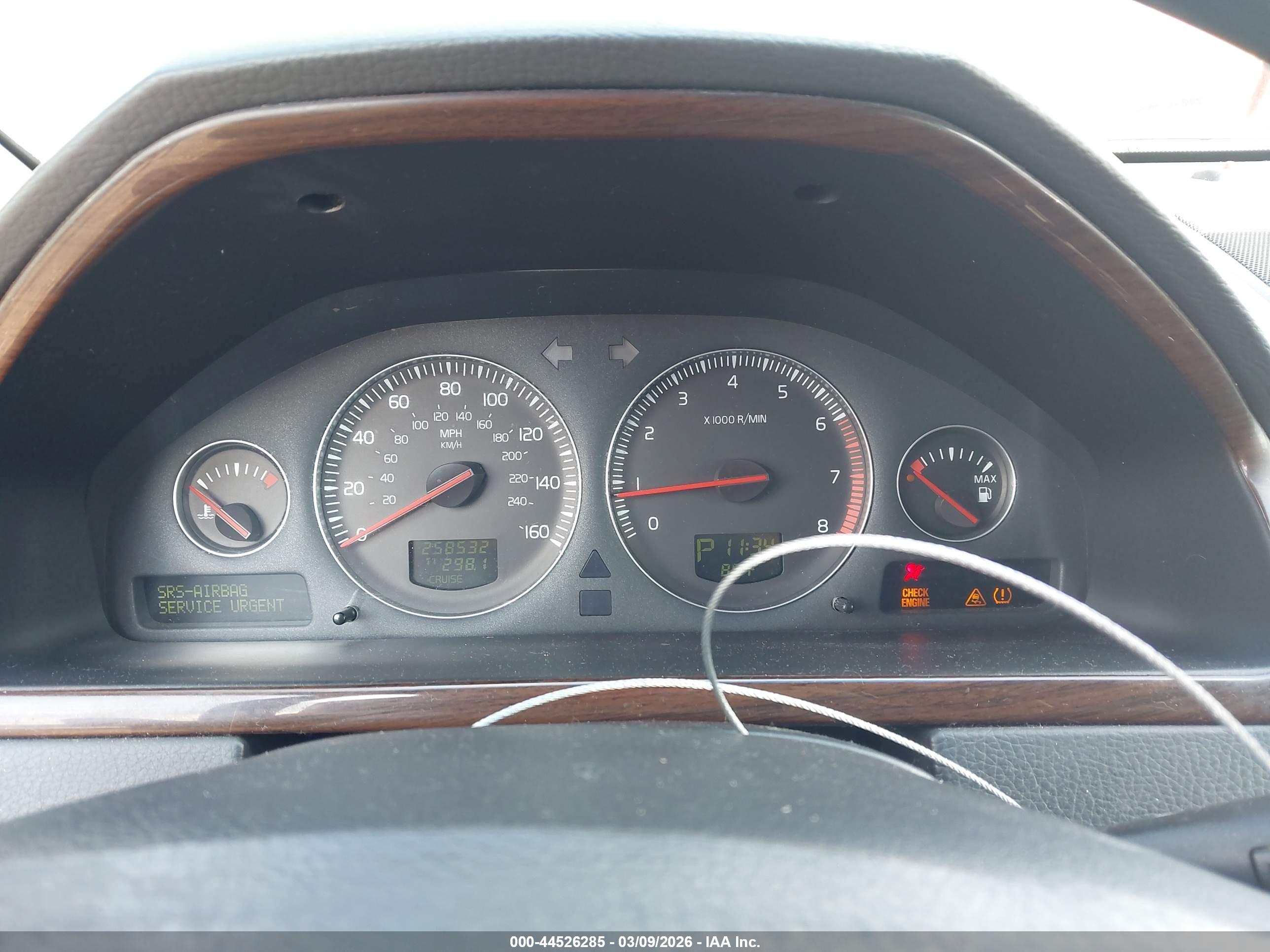 VOLVO XC90 image 7