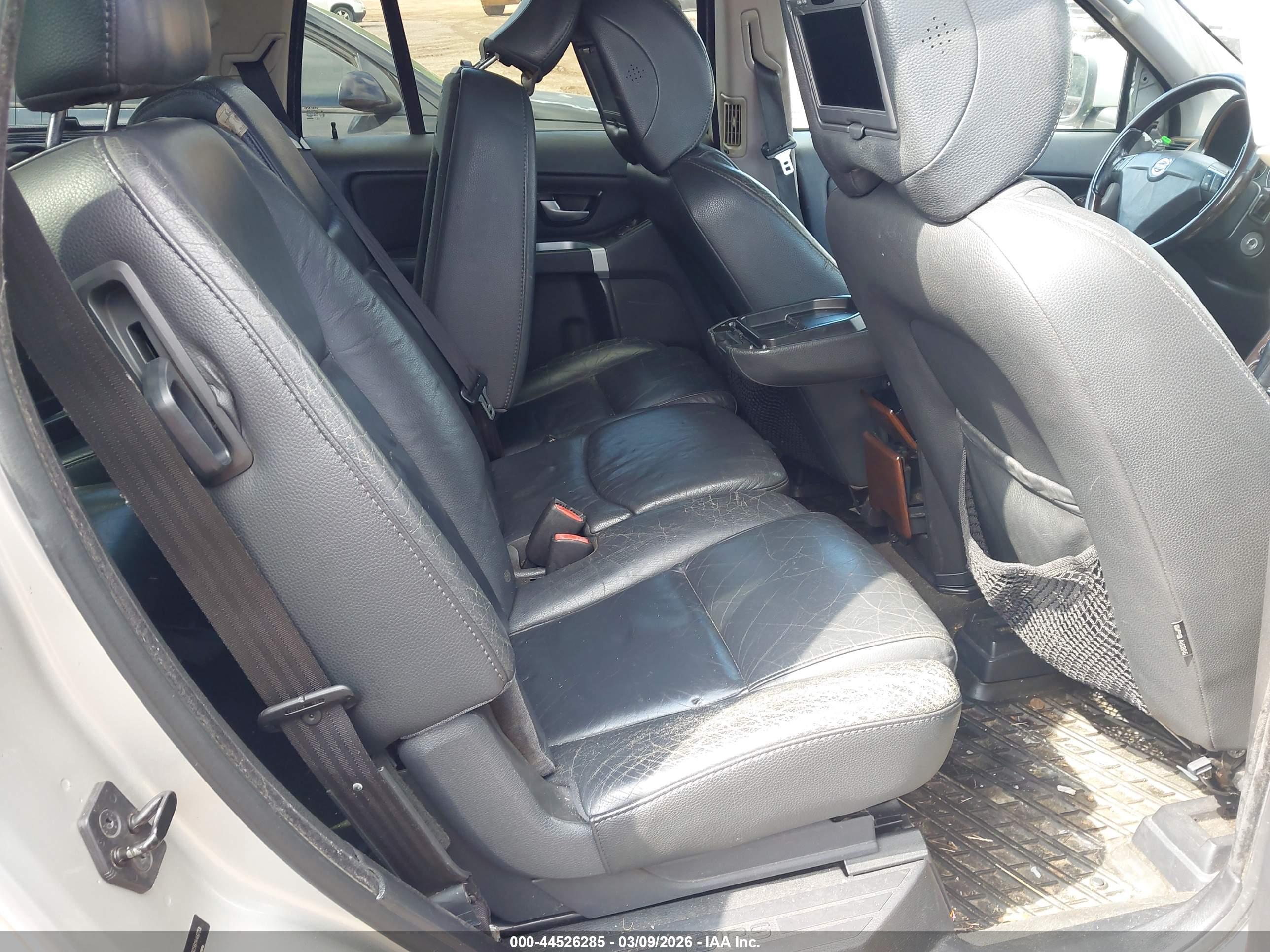 VOLVO XC90 image 8