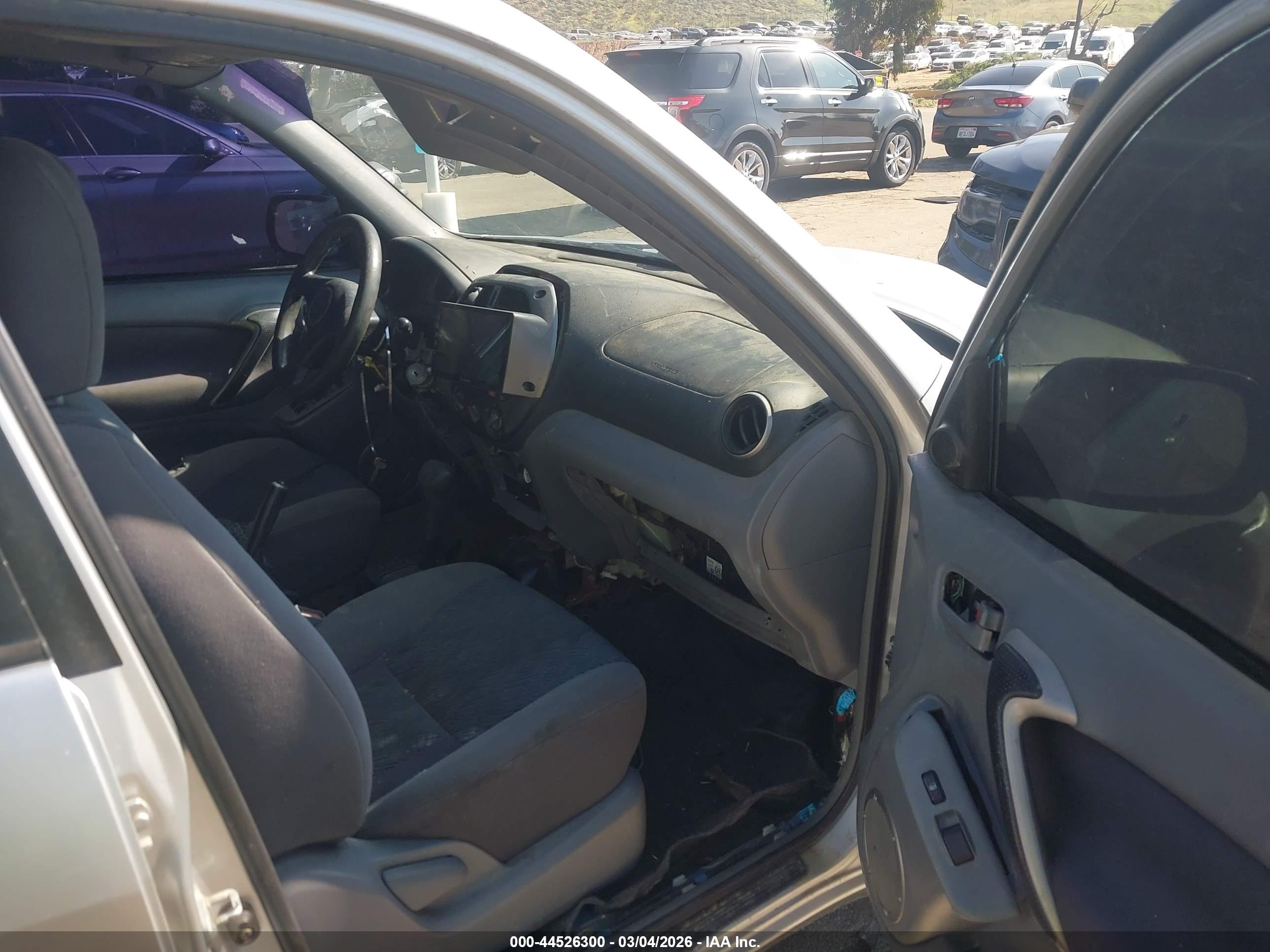 TOYOTA RAV4 image 5