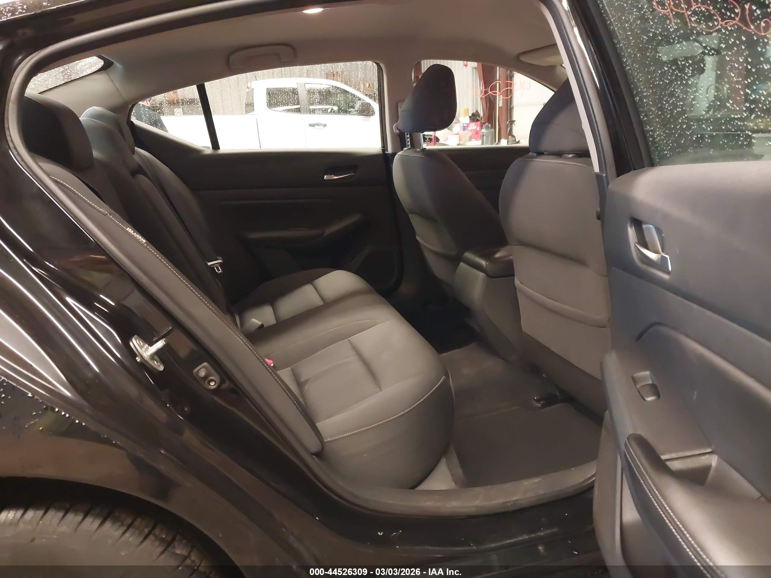 NISSAN ALTIMA image 8