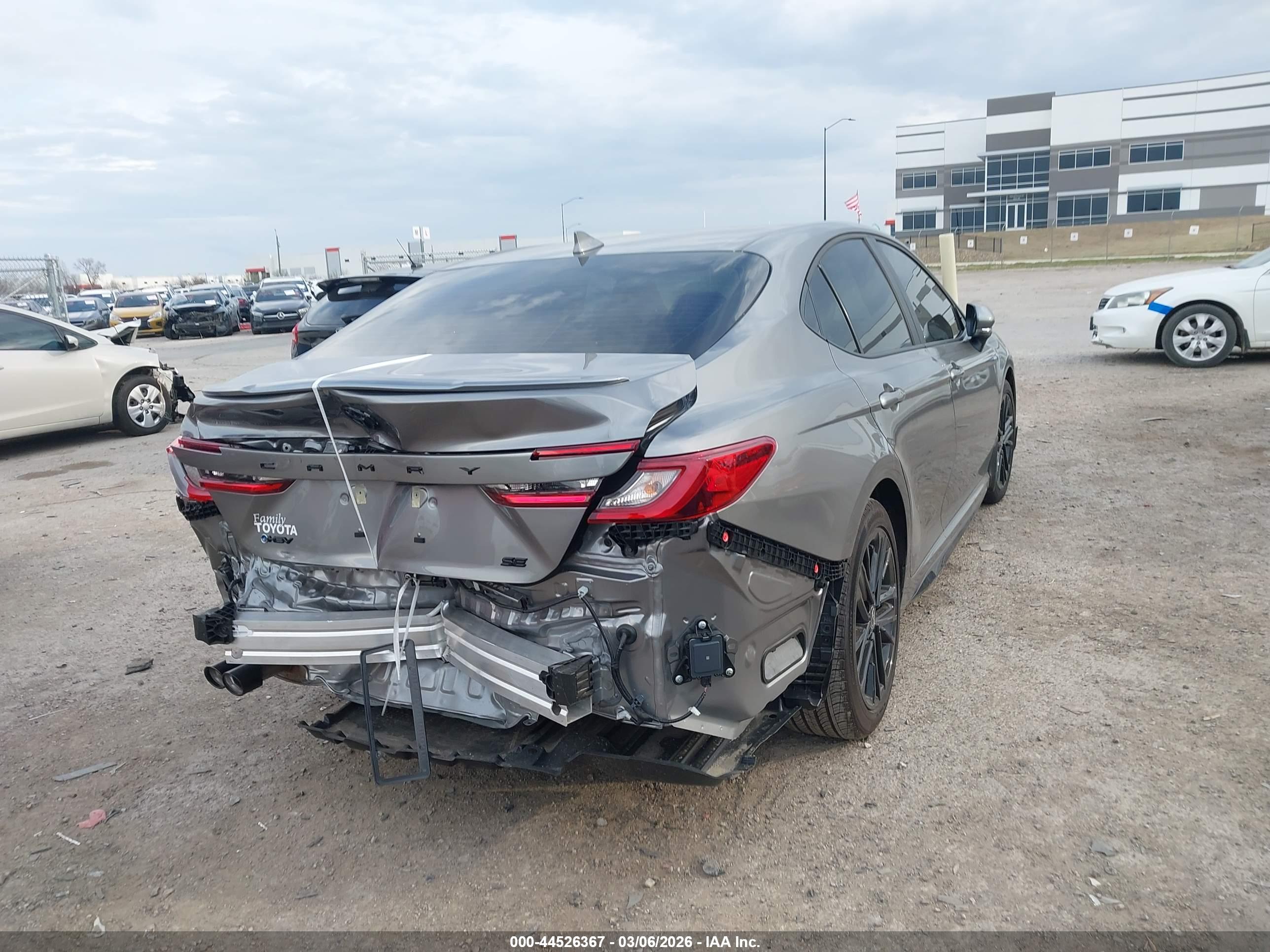 TOYOTA CAMRY image 4