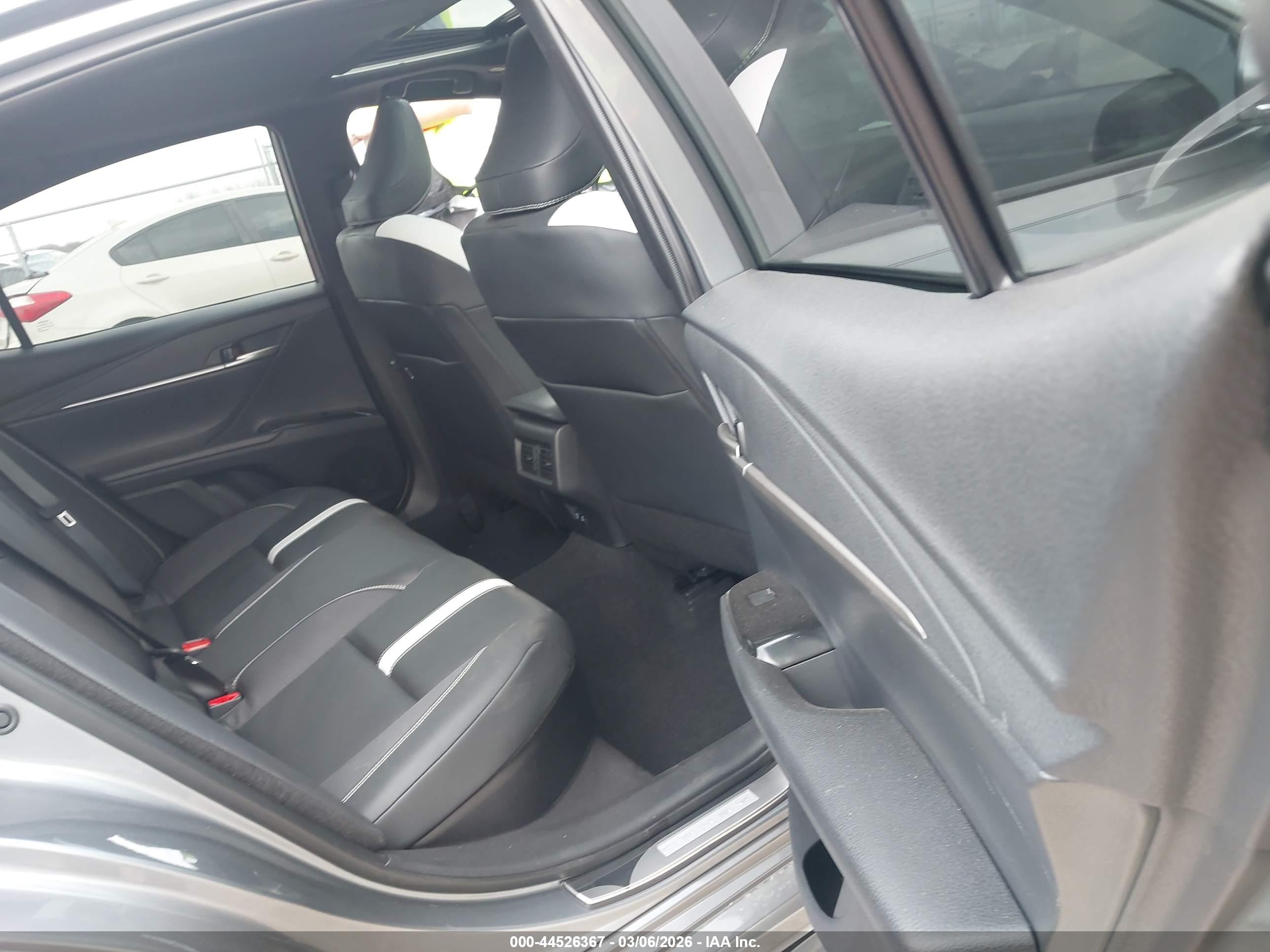 TOYOTA CAMRY image 8