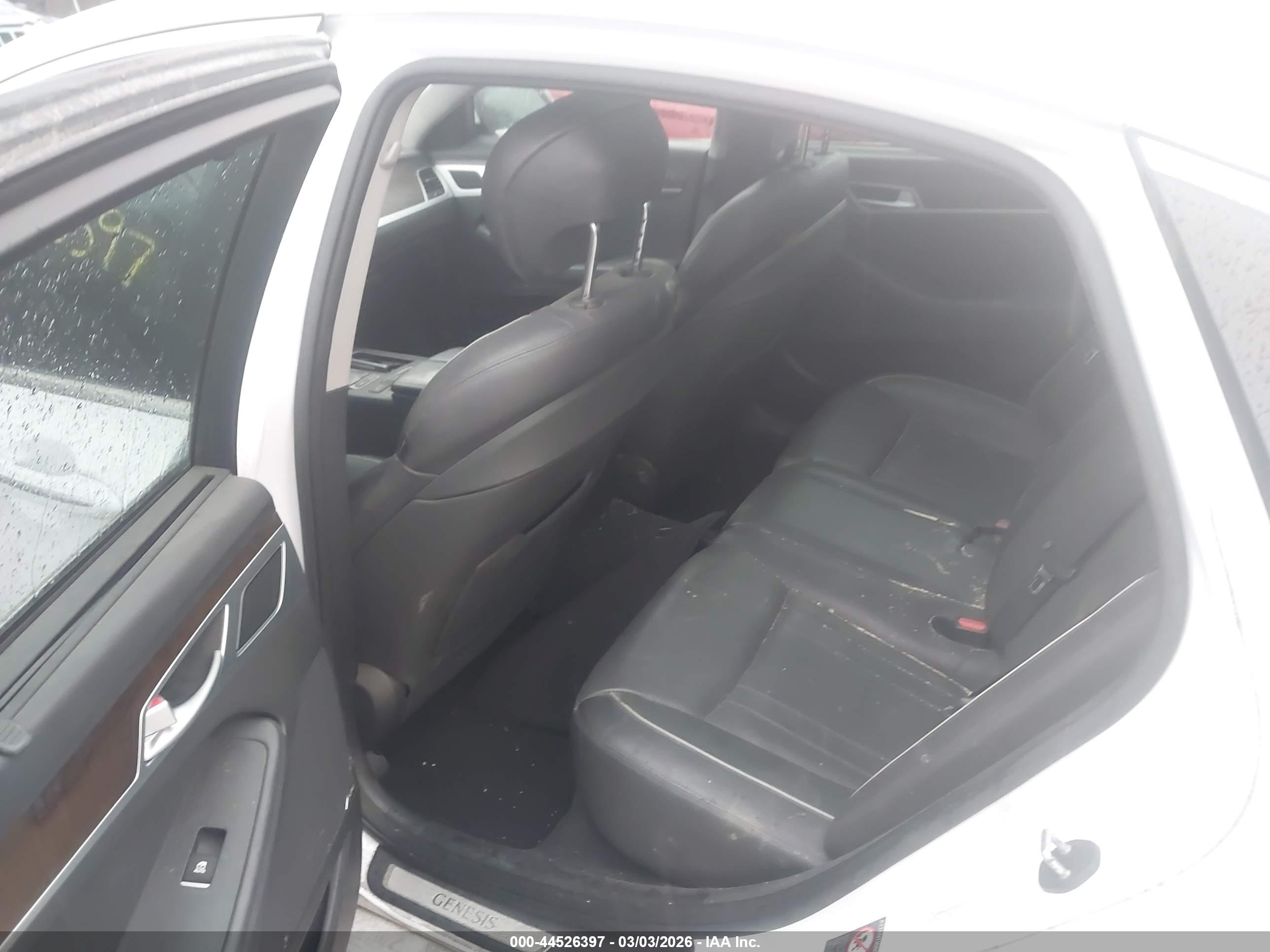 HYUNDAI GENESIS image 8