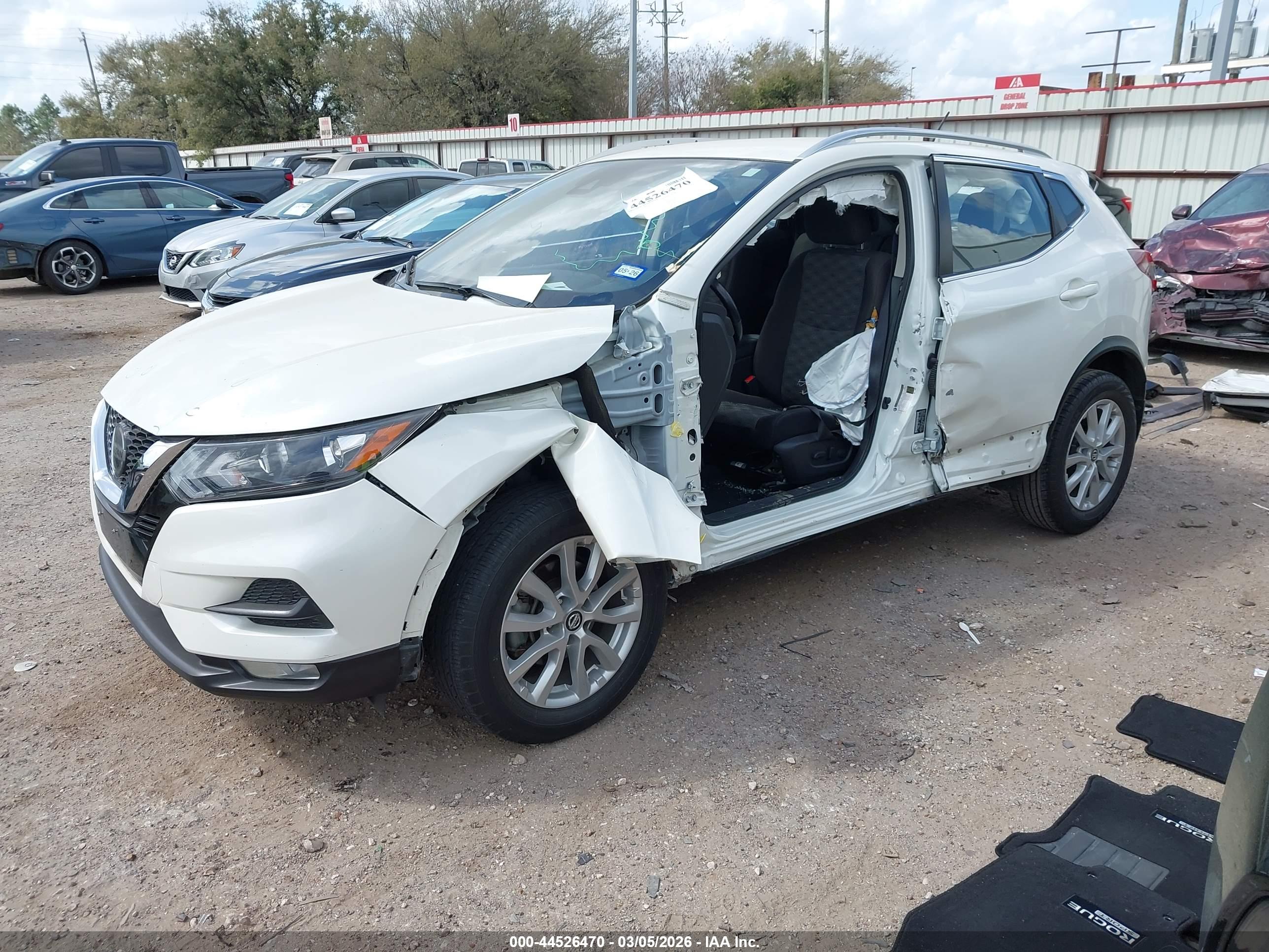 NISSAN ROGUE image 2