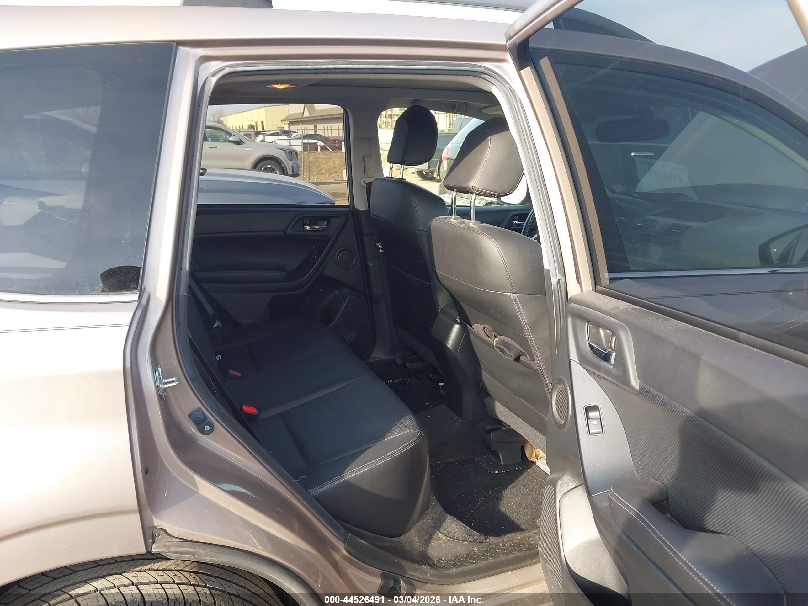 SUBARU FORESTER image 8