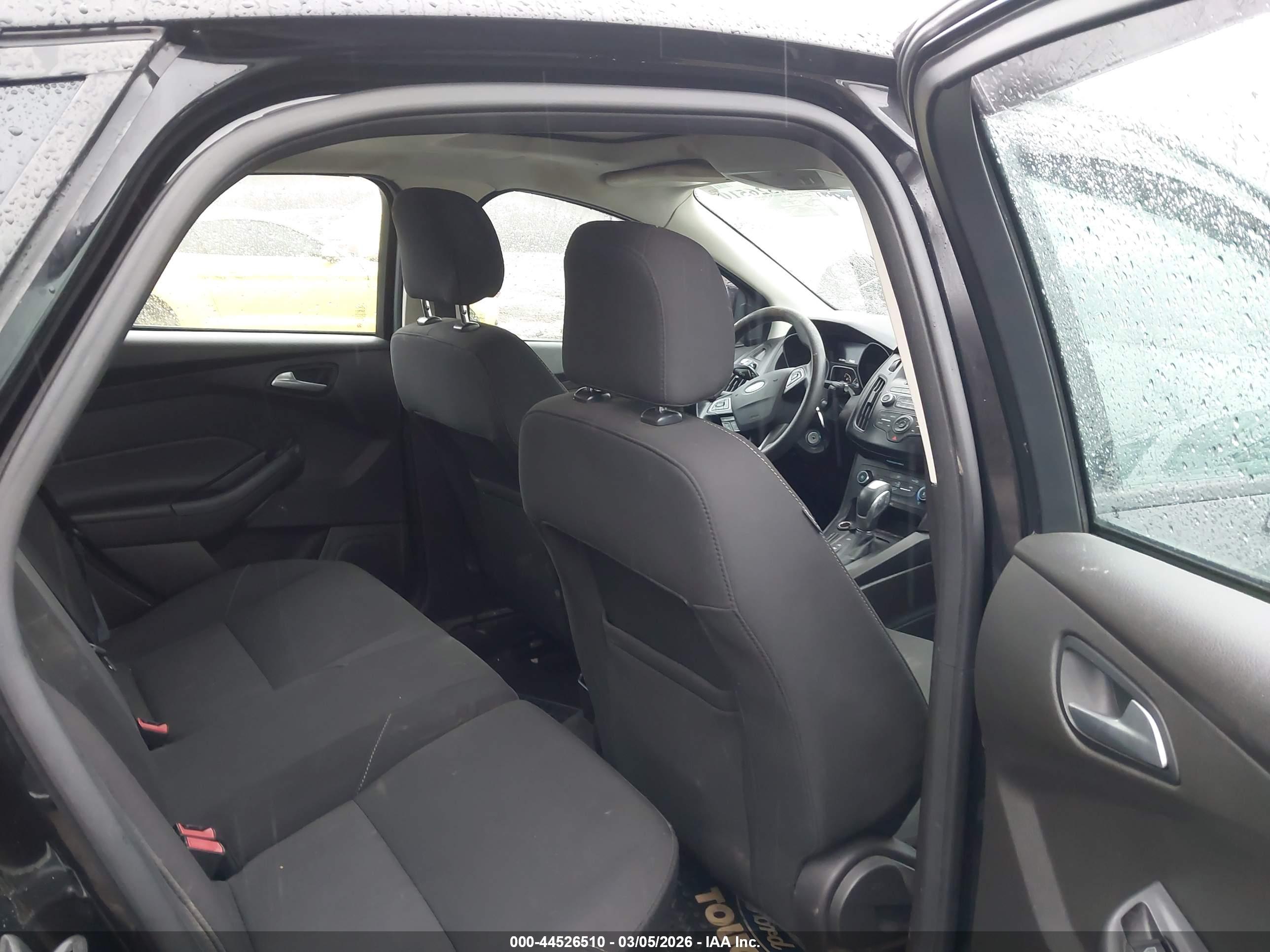 FORD FOCUS image 8