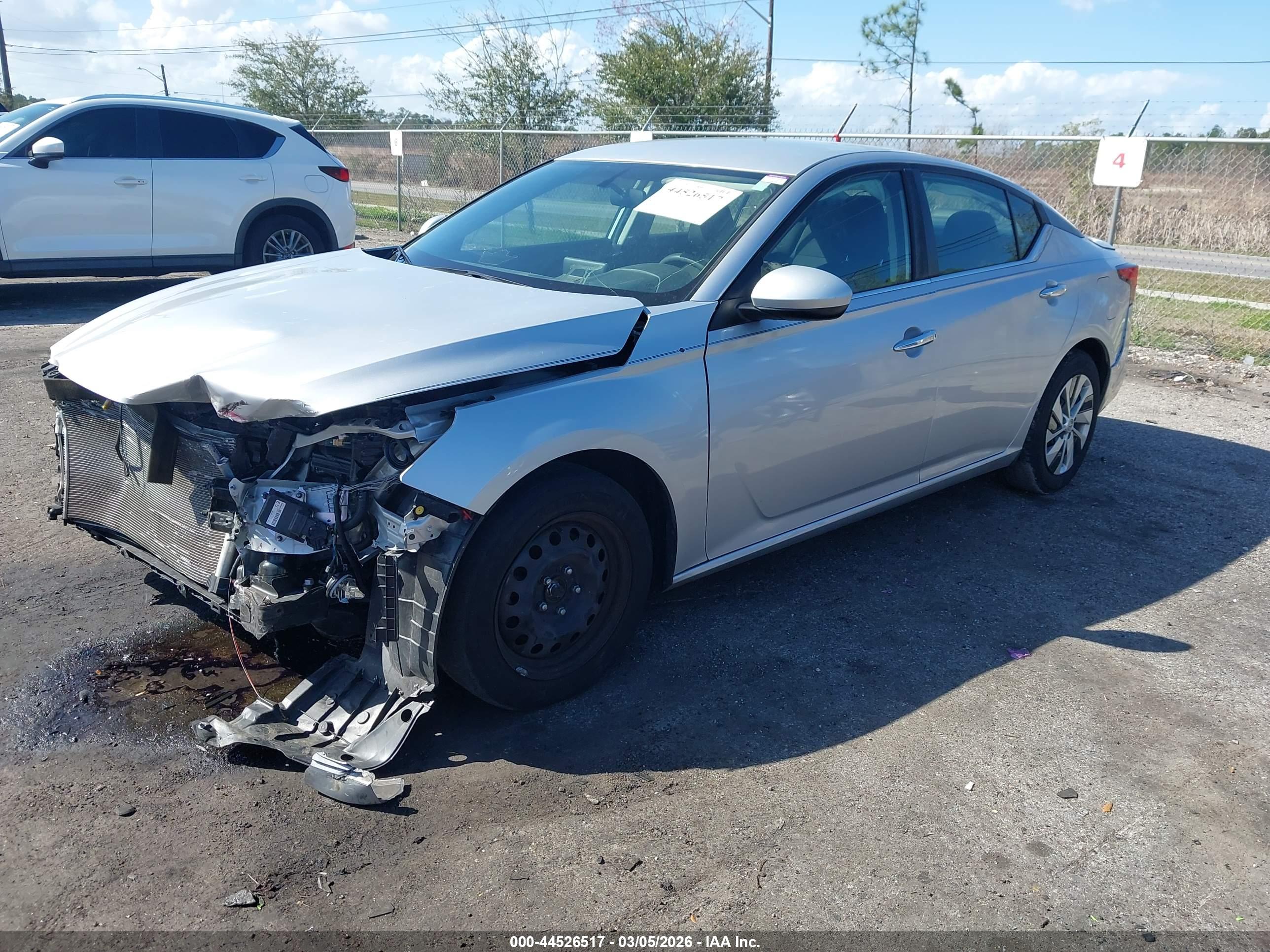 NISSAN ALTIMA image 2