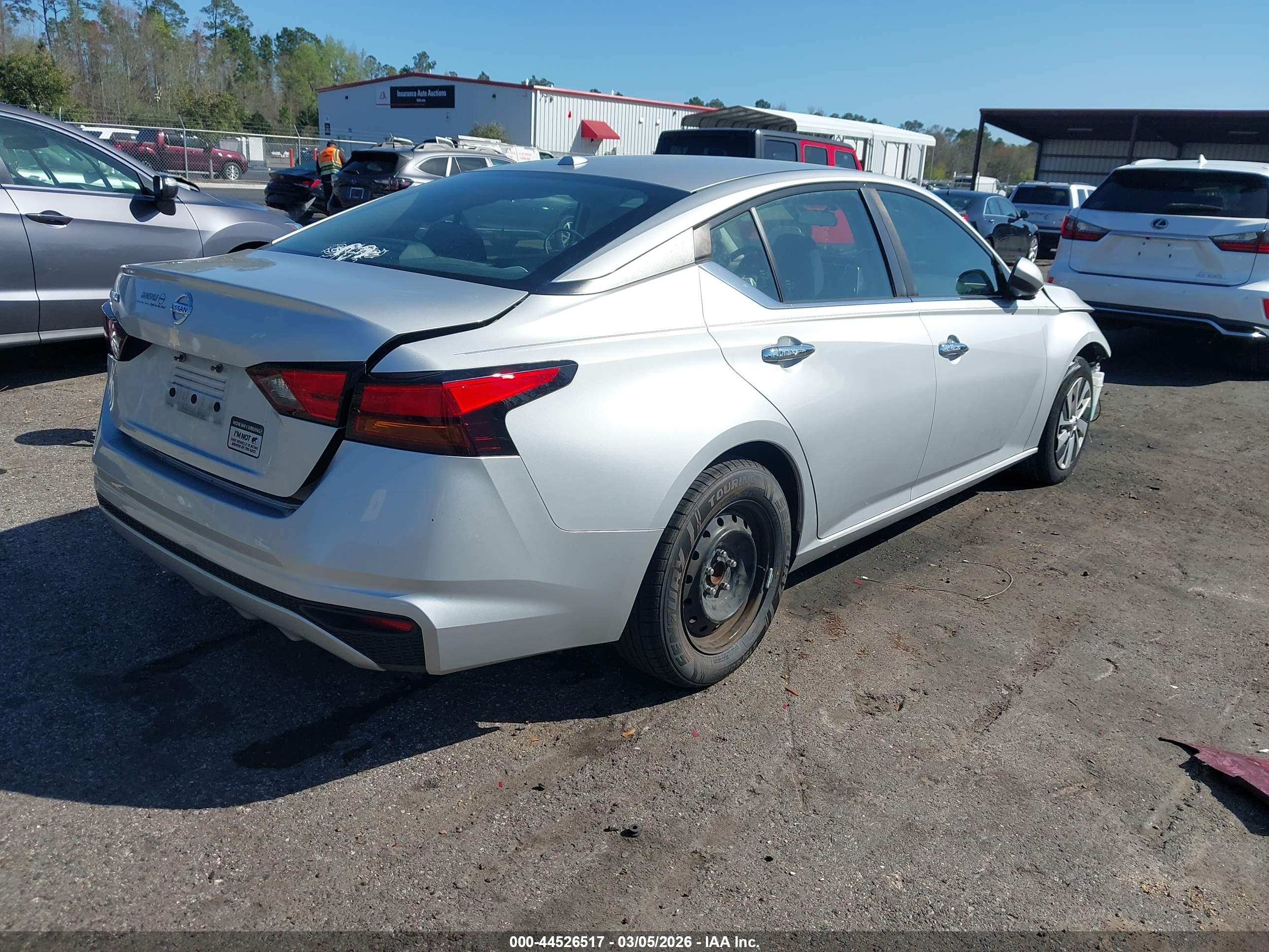 NISSAN ALTIMA image 4