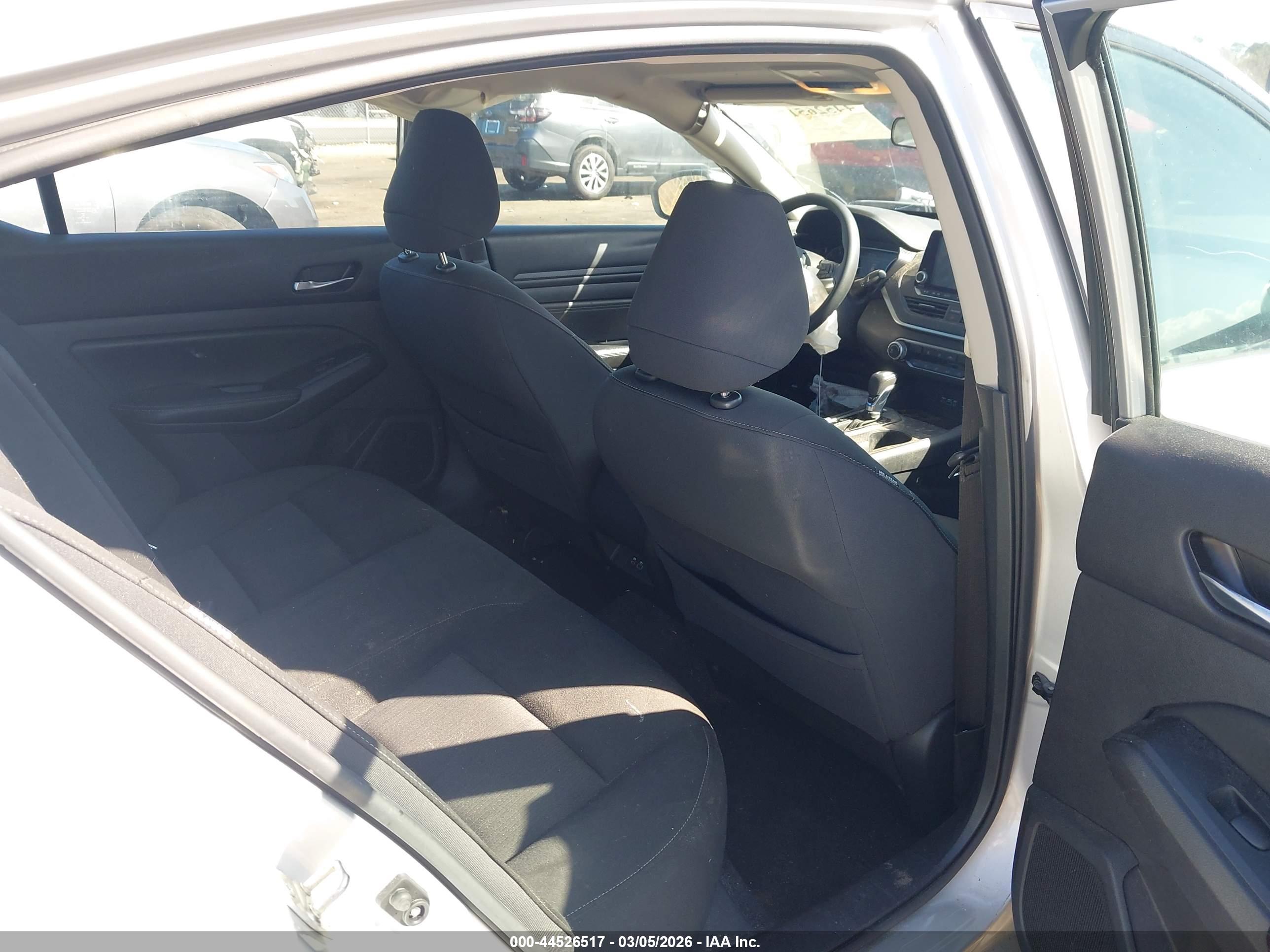 NISSAN ALTIMA image 8