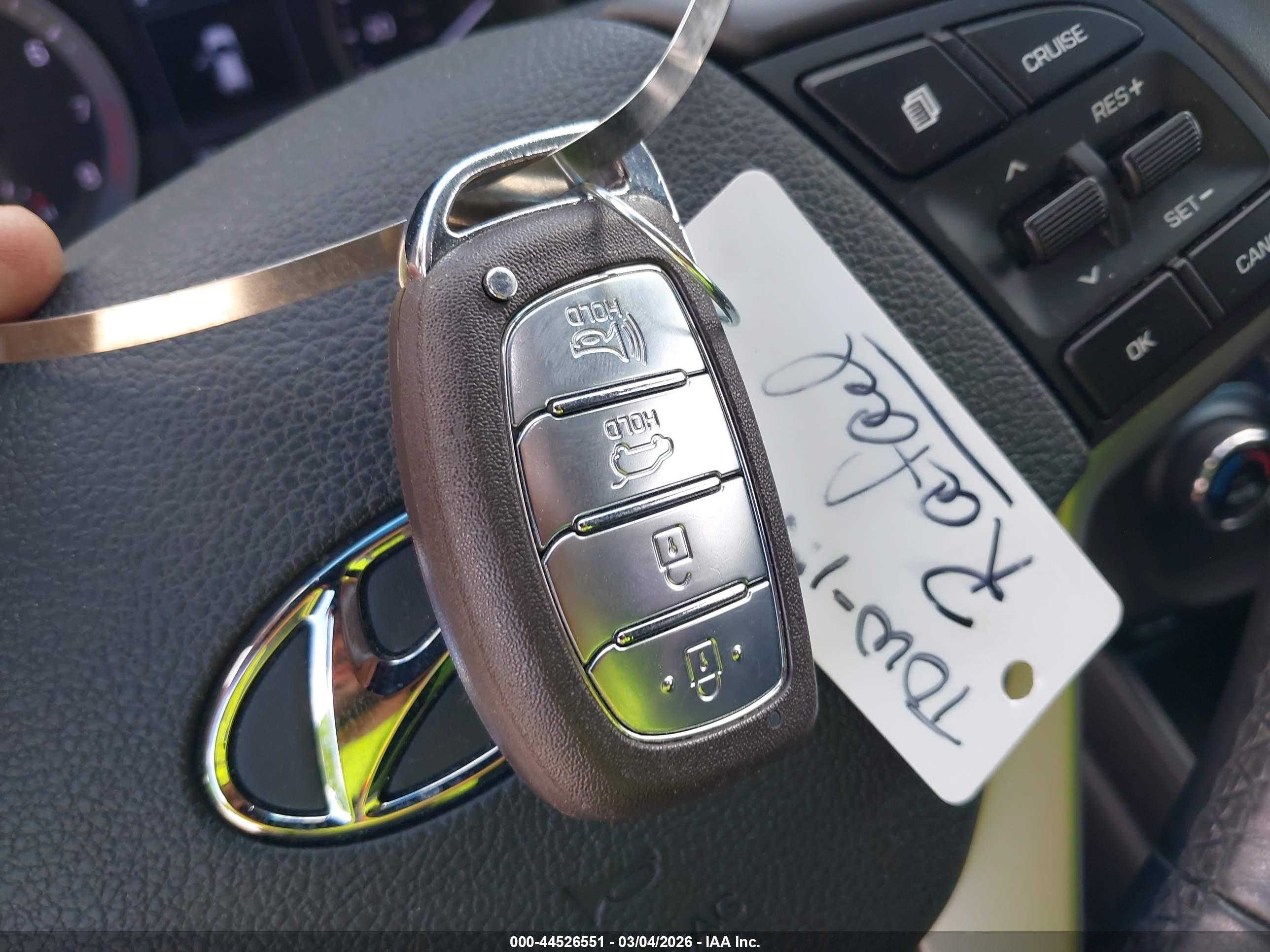 HYUNDAI TUCSON image 11