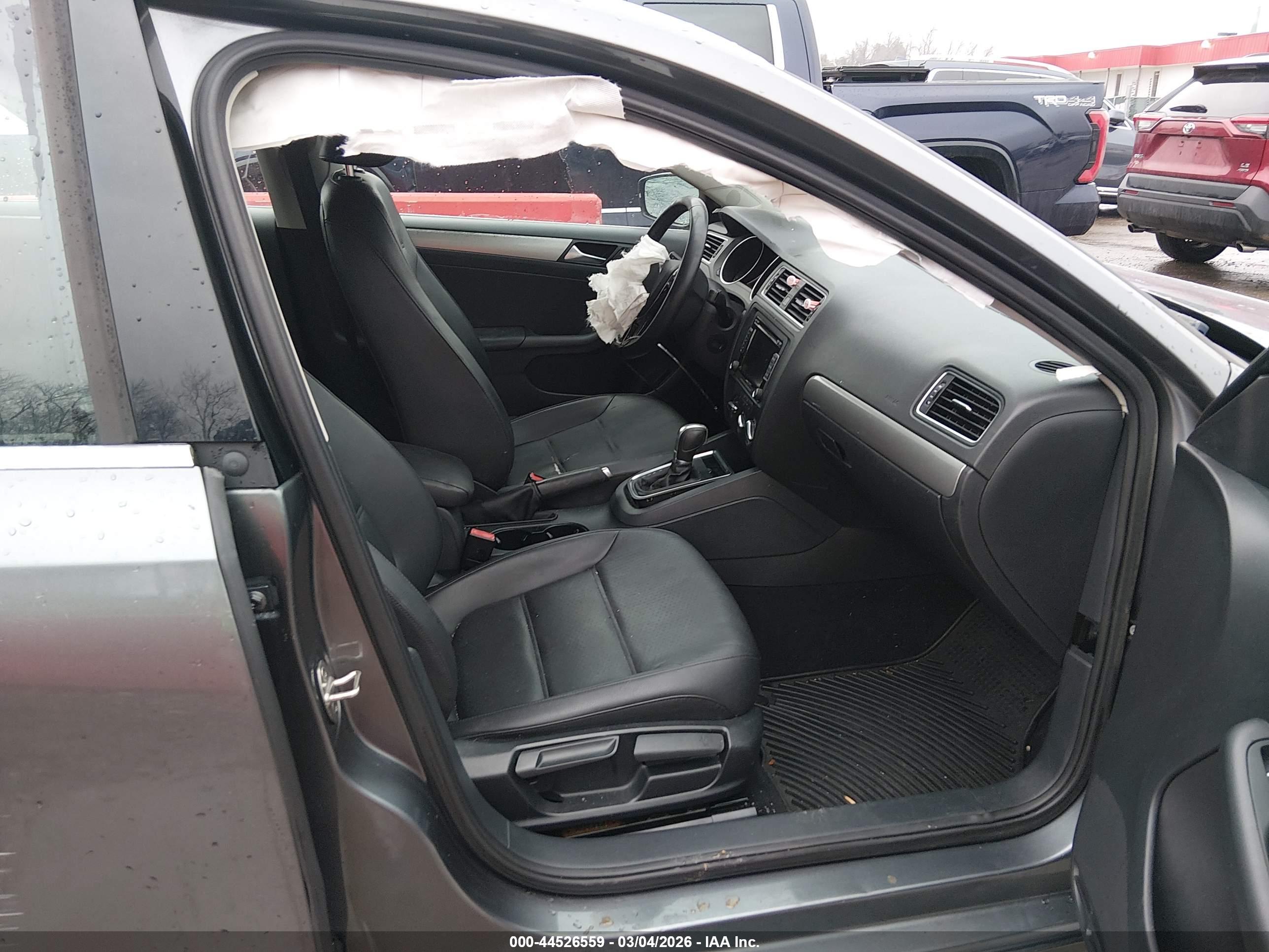 VOLKSWAGEN JETTA image 5