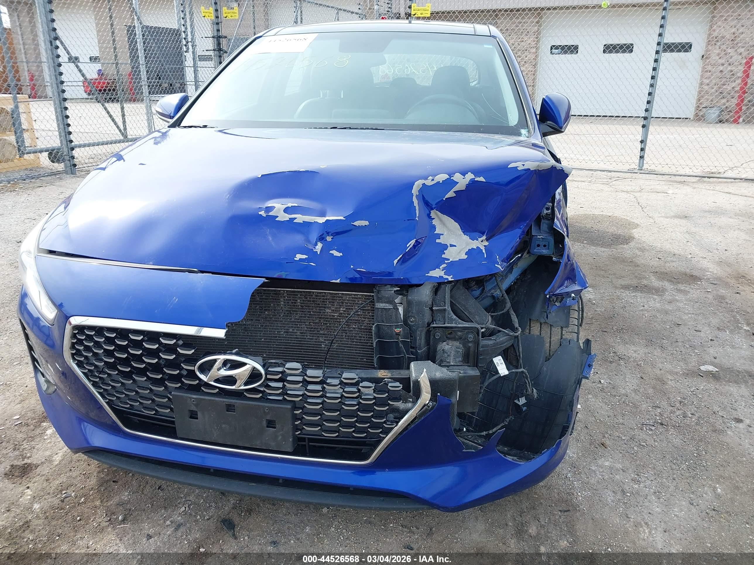 HYUNDAI ELANTRA image 6