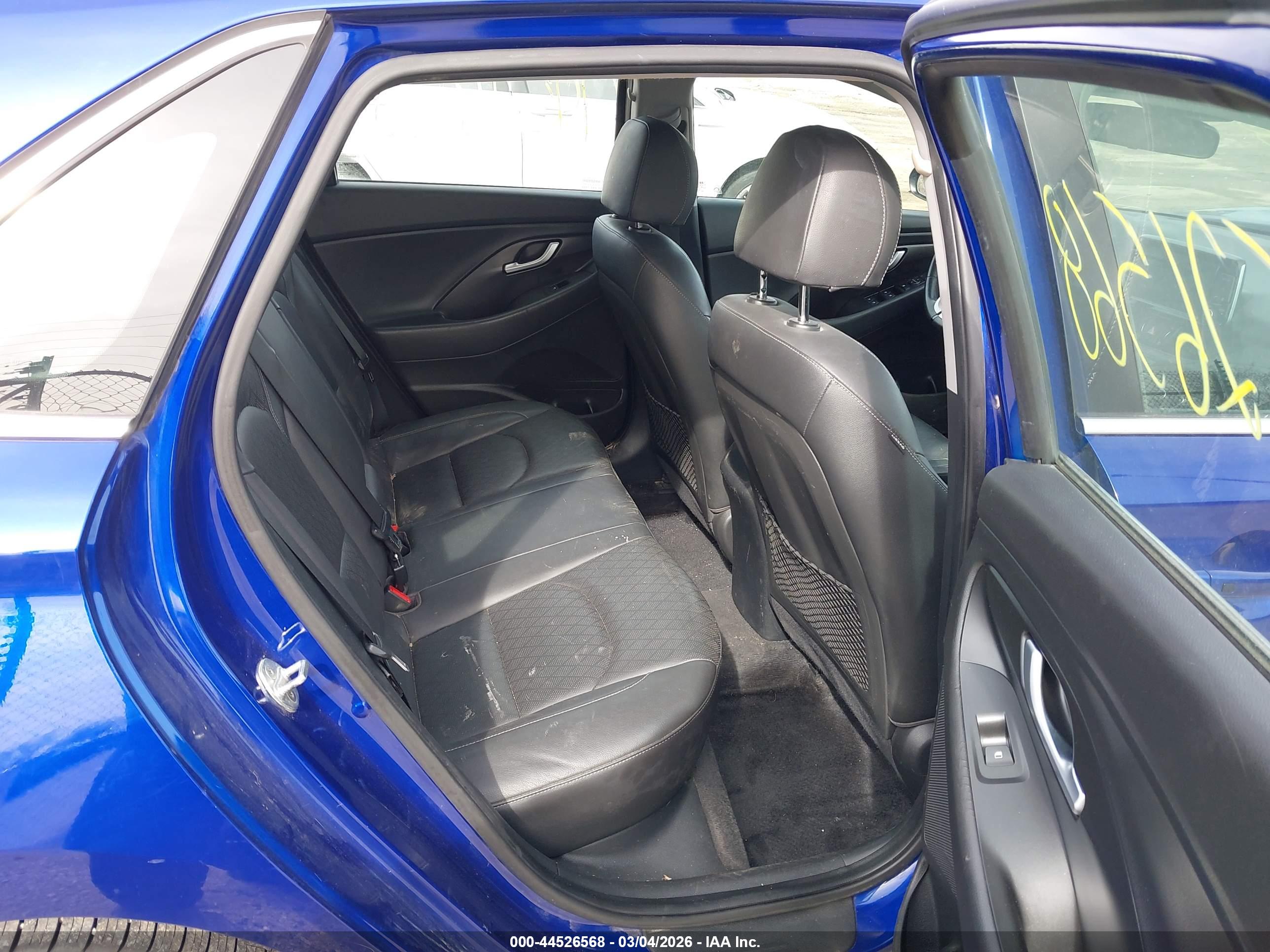 HYUNDAI ELANTRA image 8