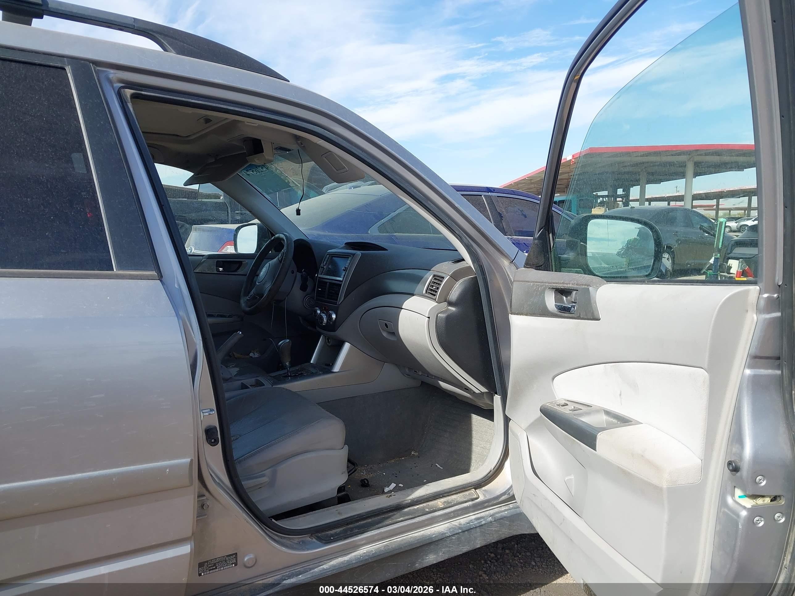SUBARU FORESTER image 5