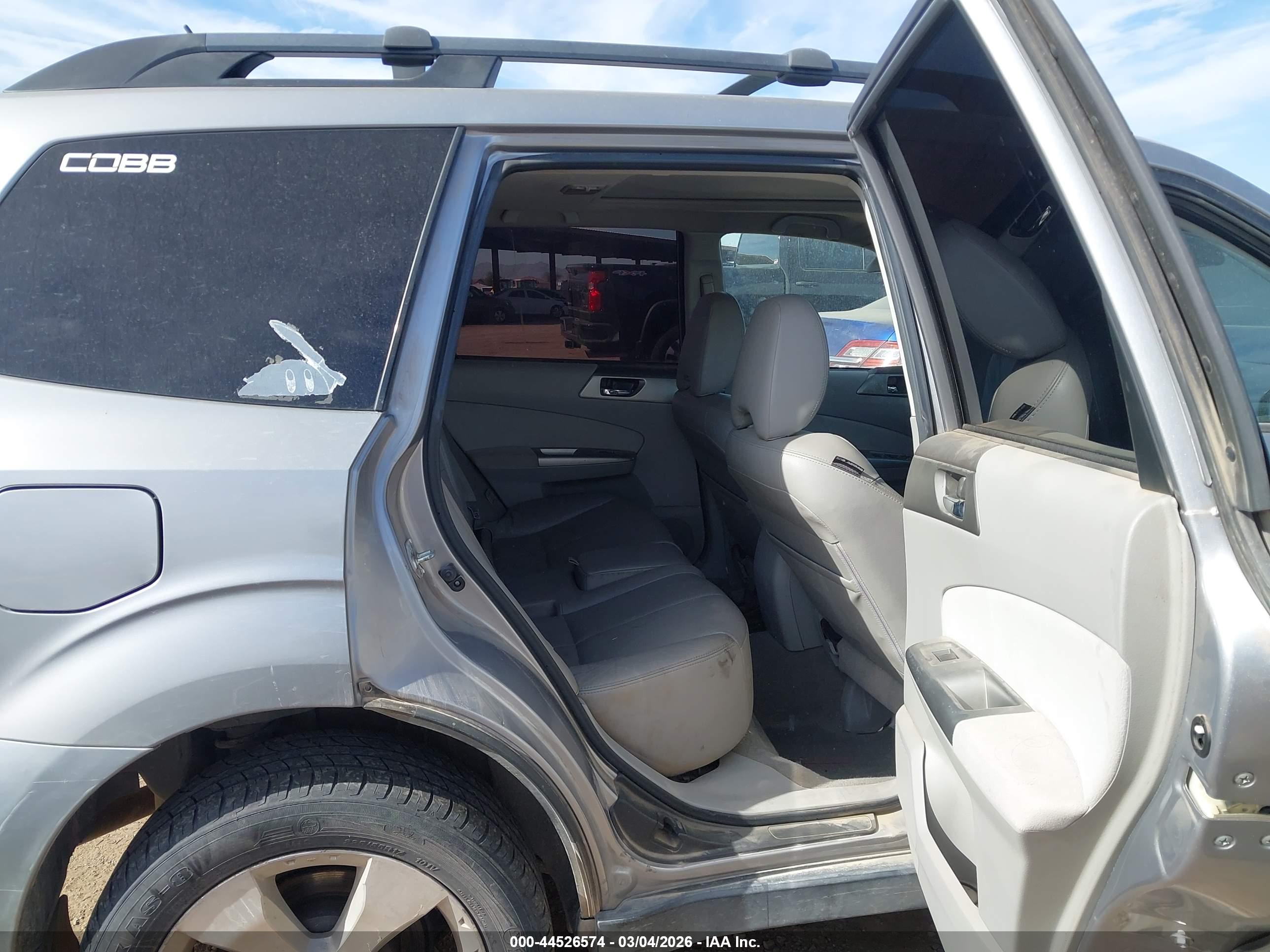 SUBARU FORESTER image 8