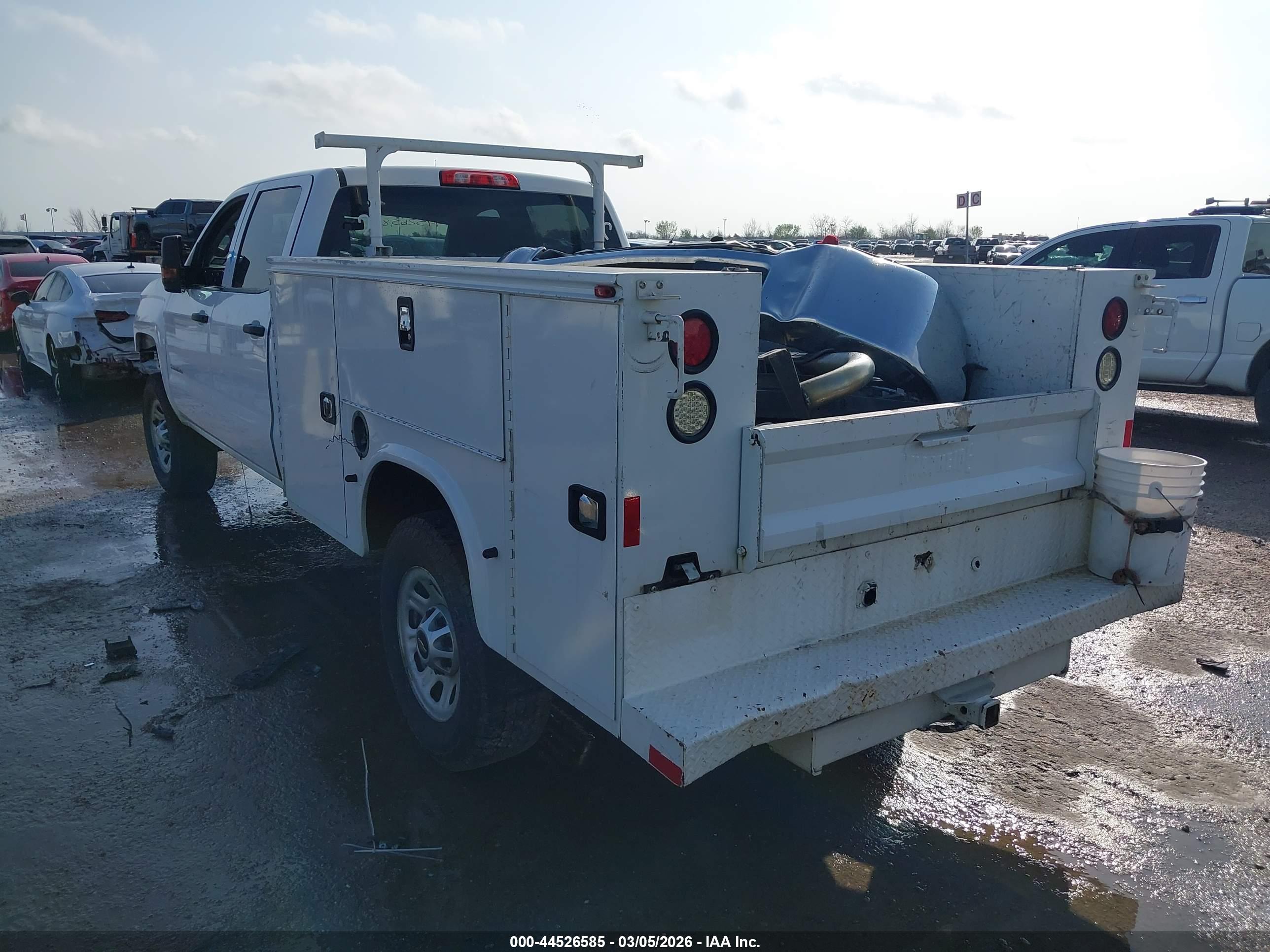 CHEVROLET SILVERADO image 3