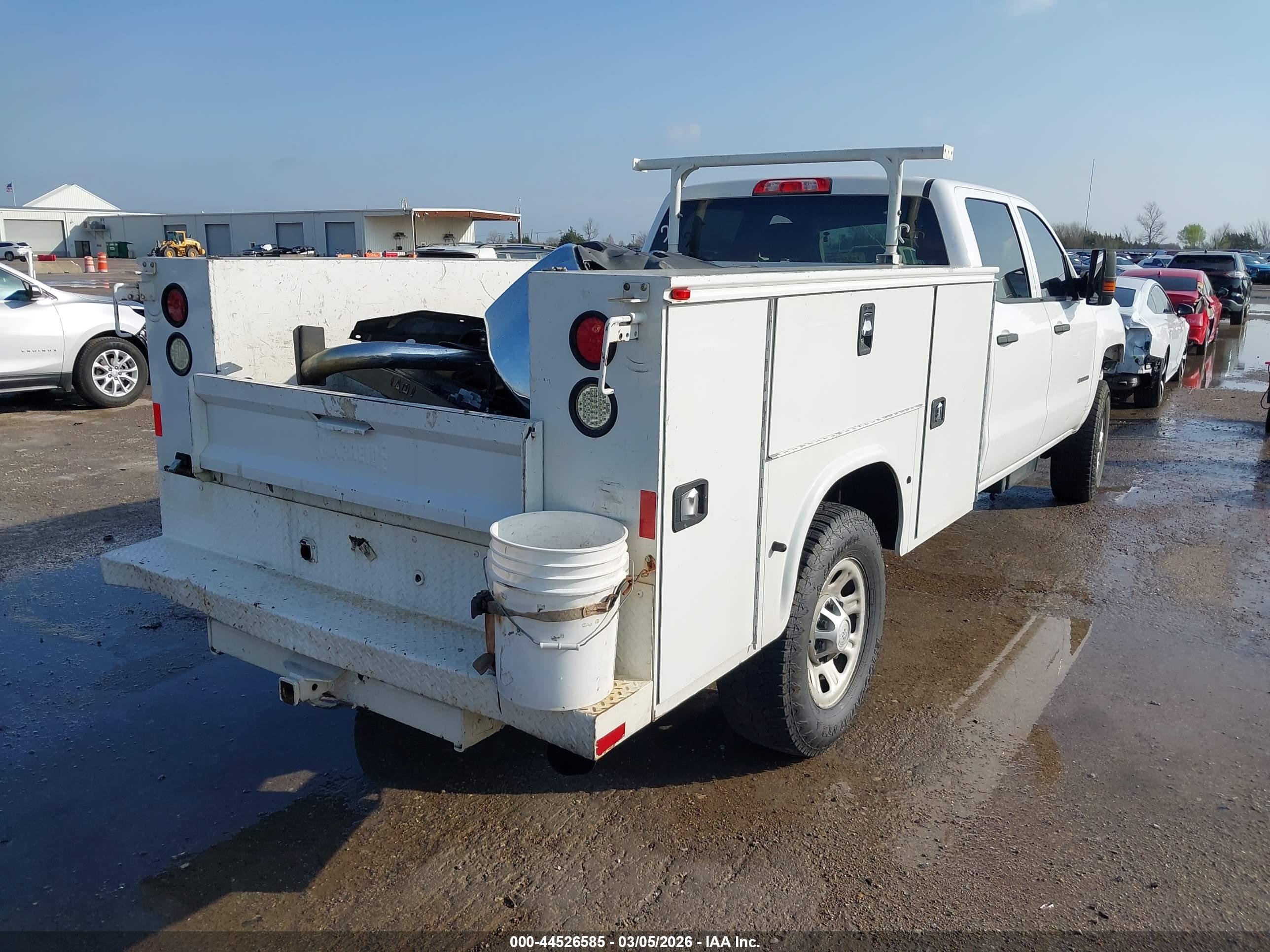 CHEVROLET SILVERADO image 4