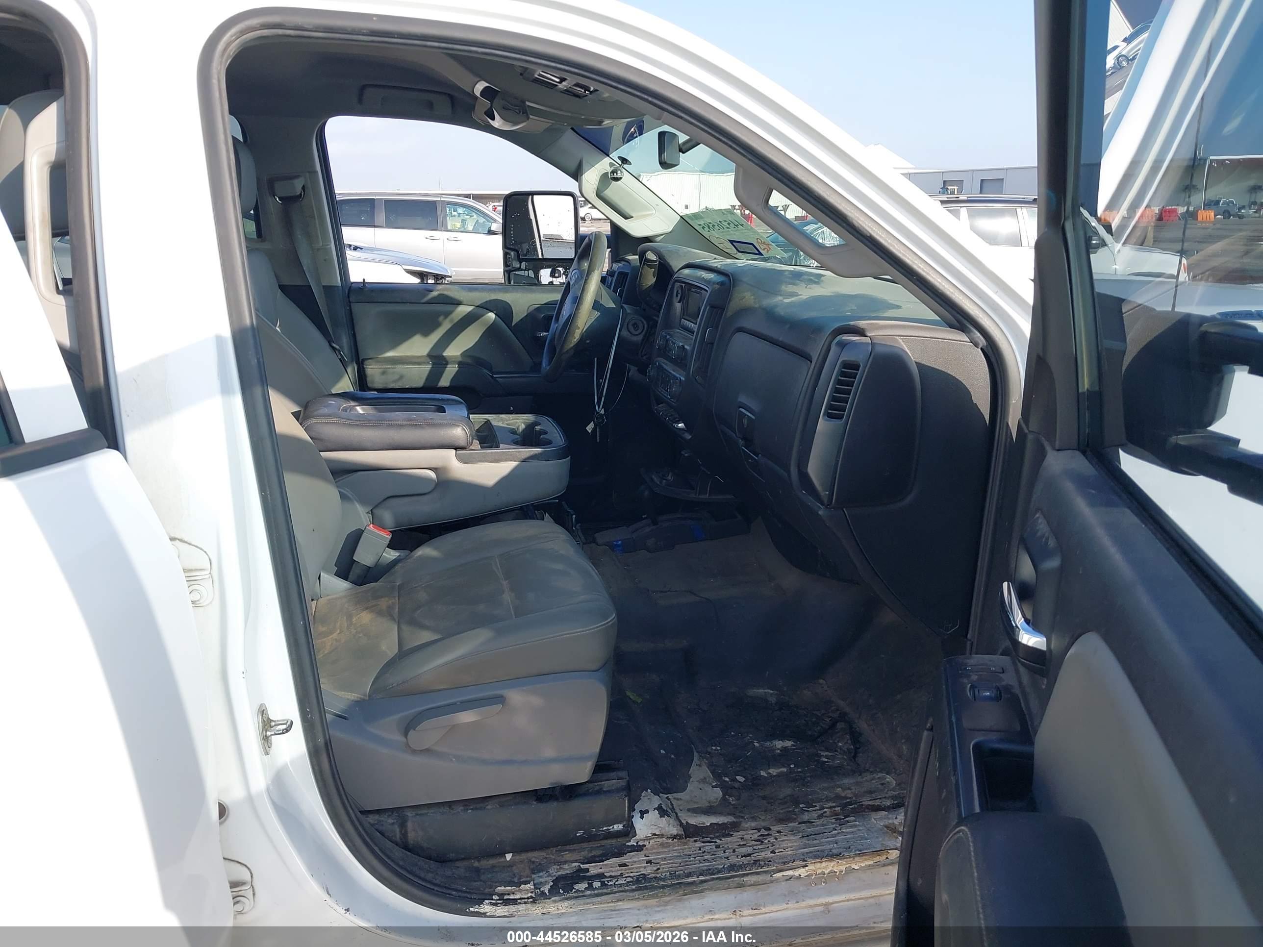 CHEVROLET SILVERADO image 5