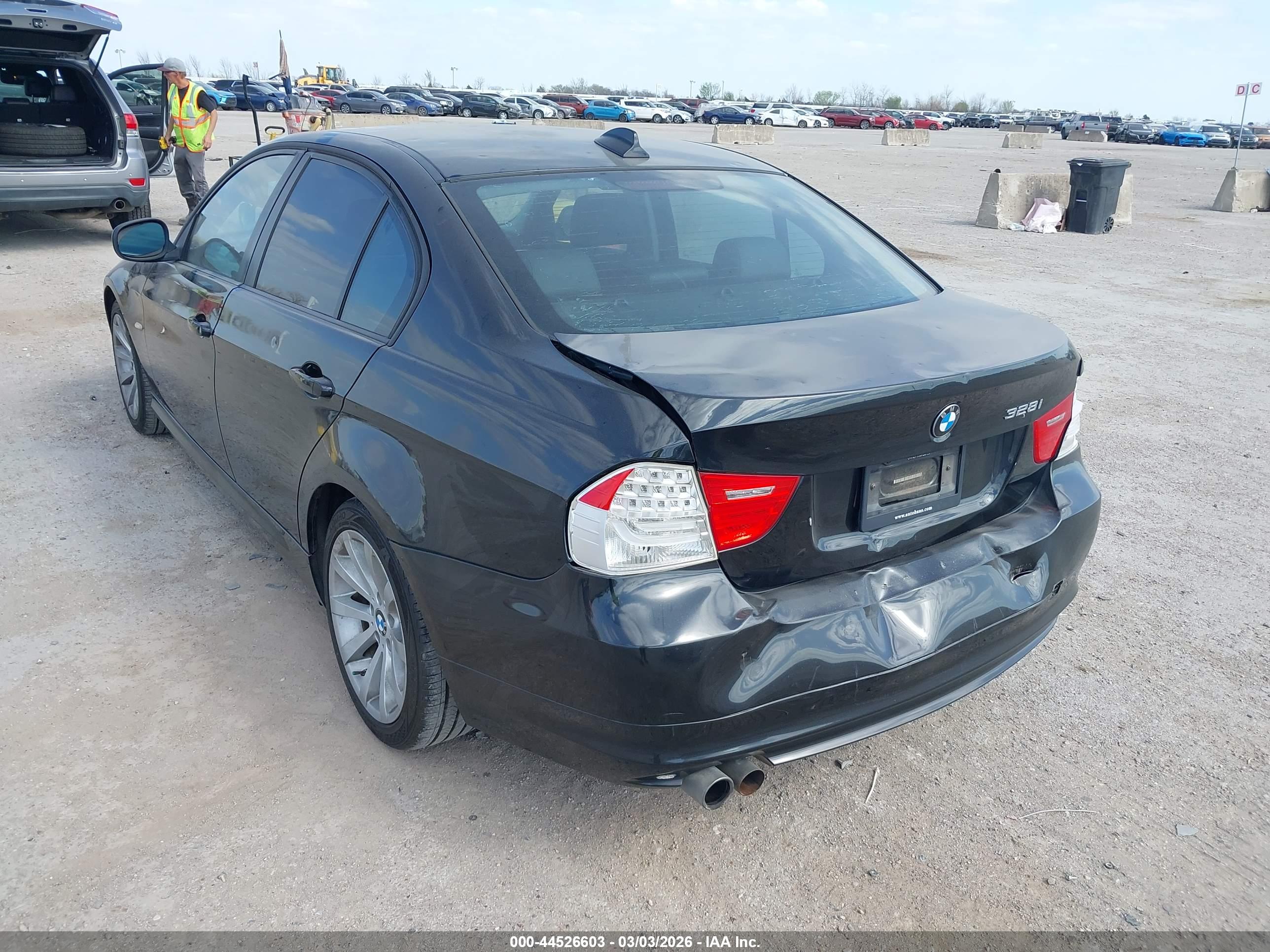 BMW 328I image 3