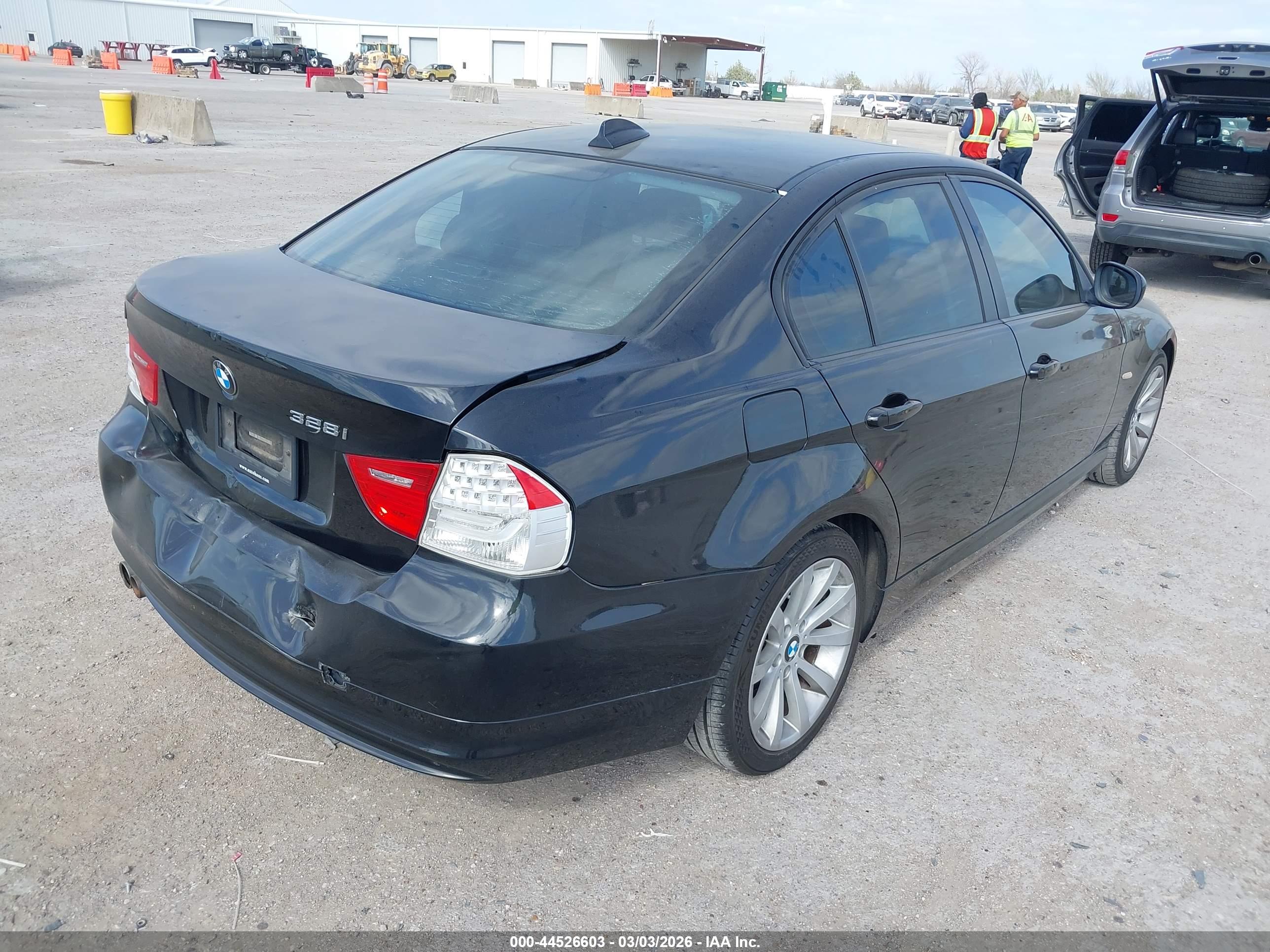 BMW 328I image 4