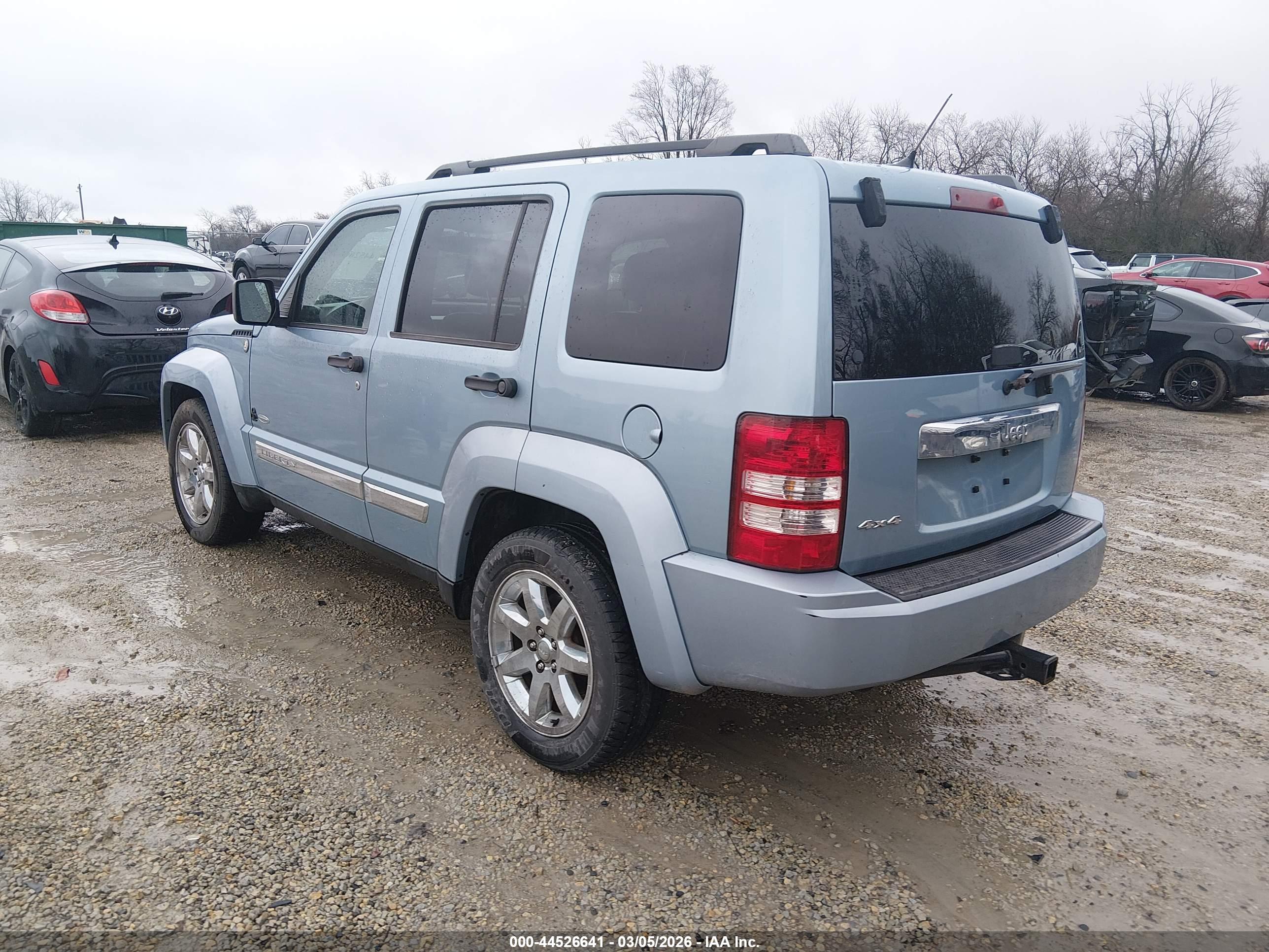 JEEP LIBERTY image 3