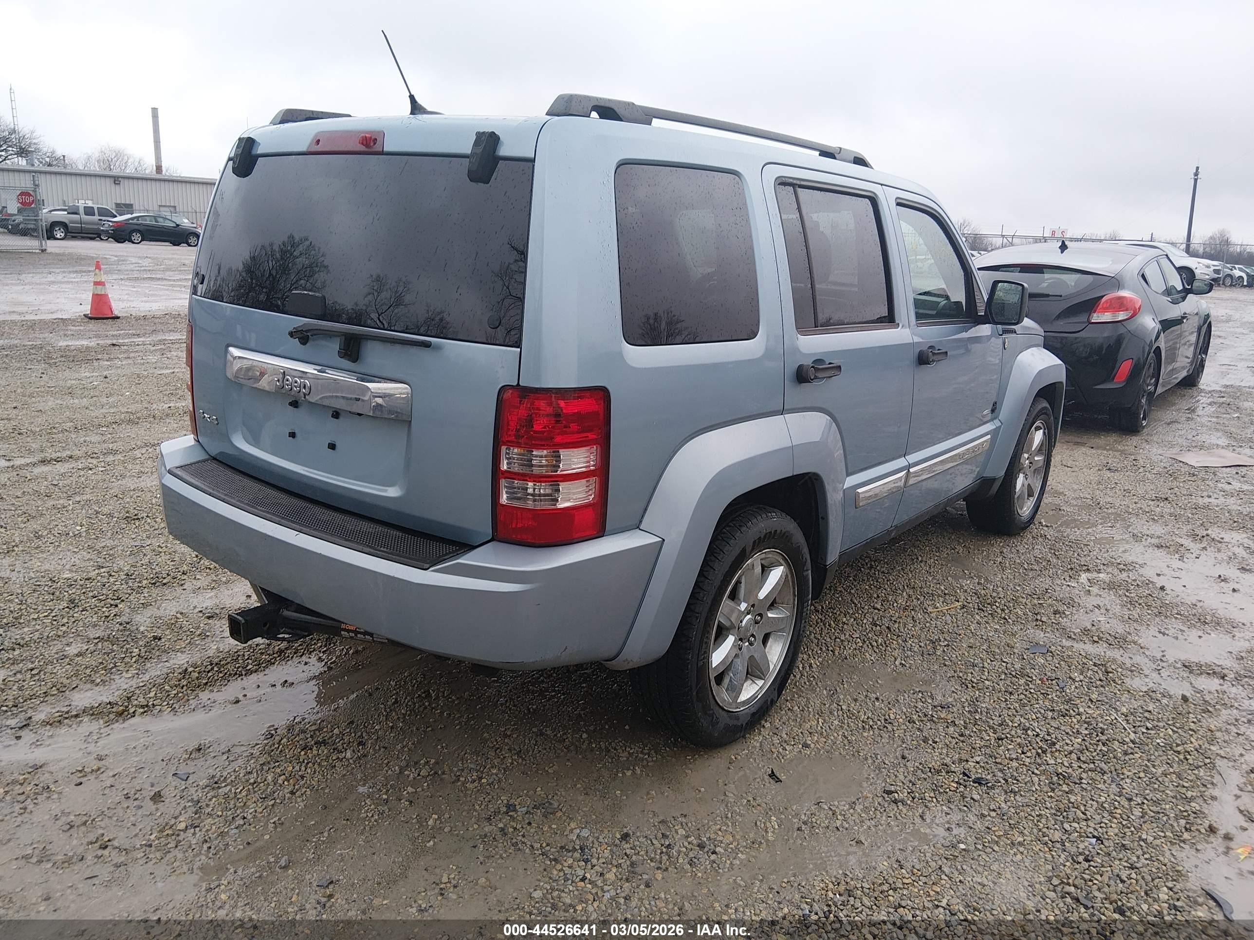 JEEP LIBERTY image 4
