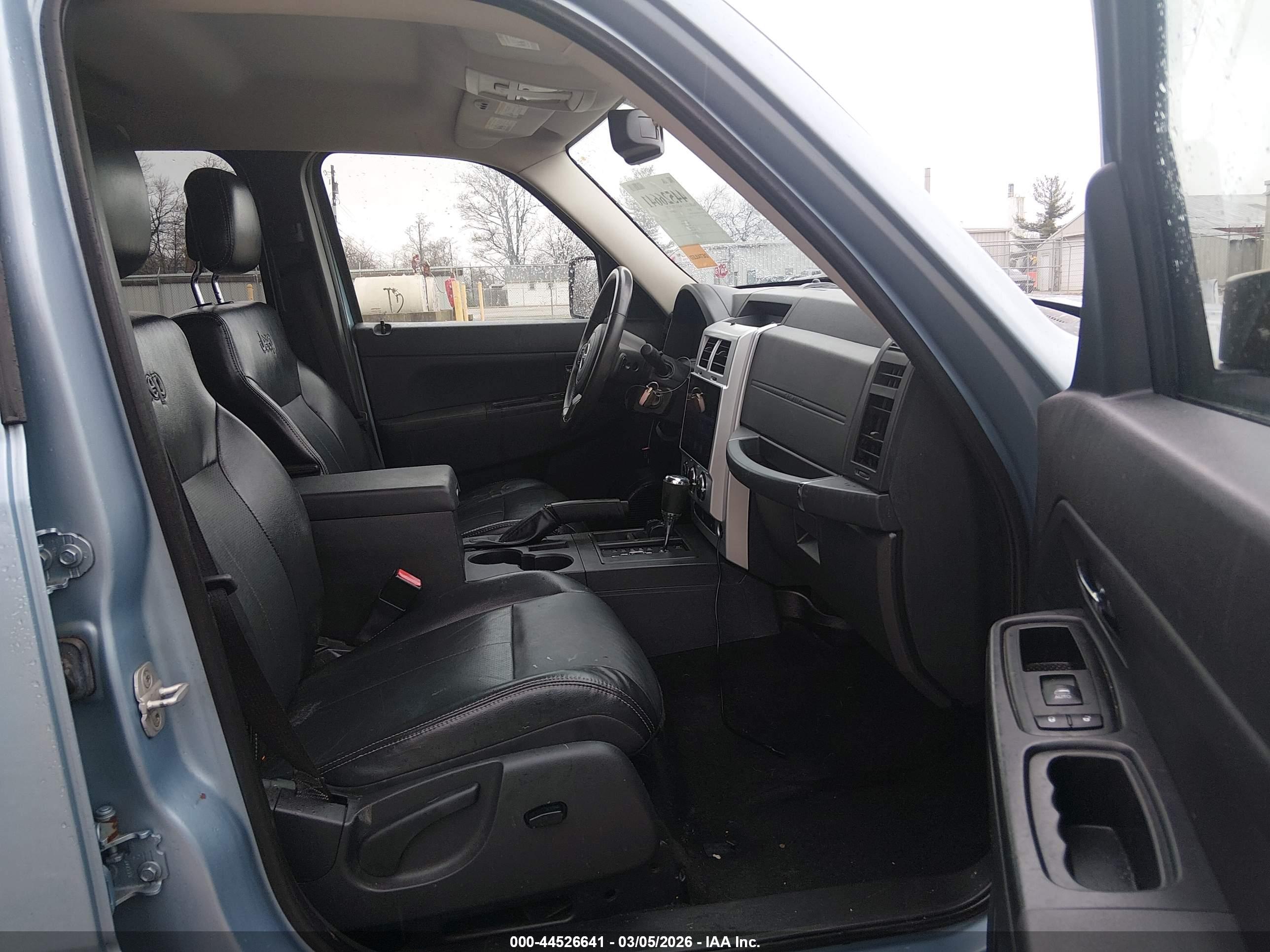 JEEP LIBERTY image 5