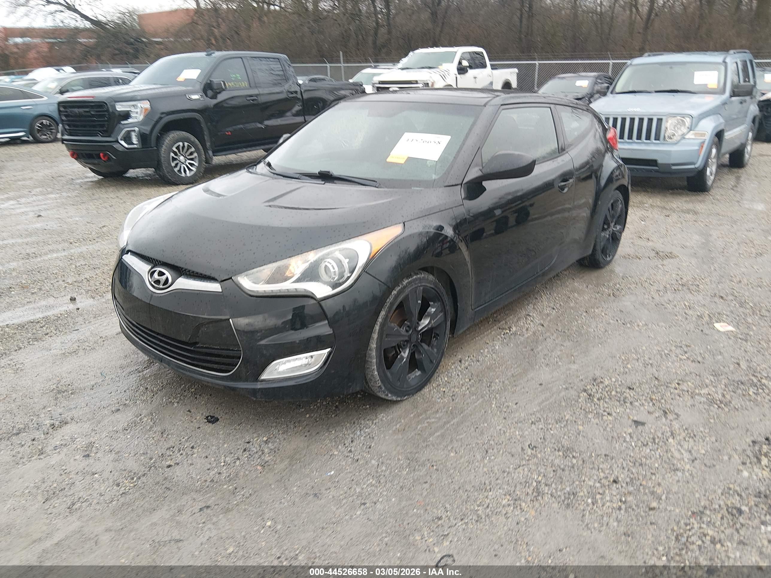 HYUNDAI VELOSTER image 2