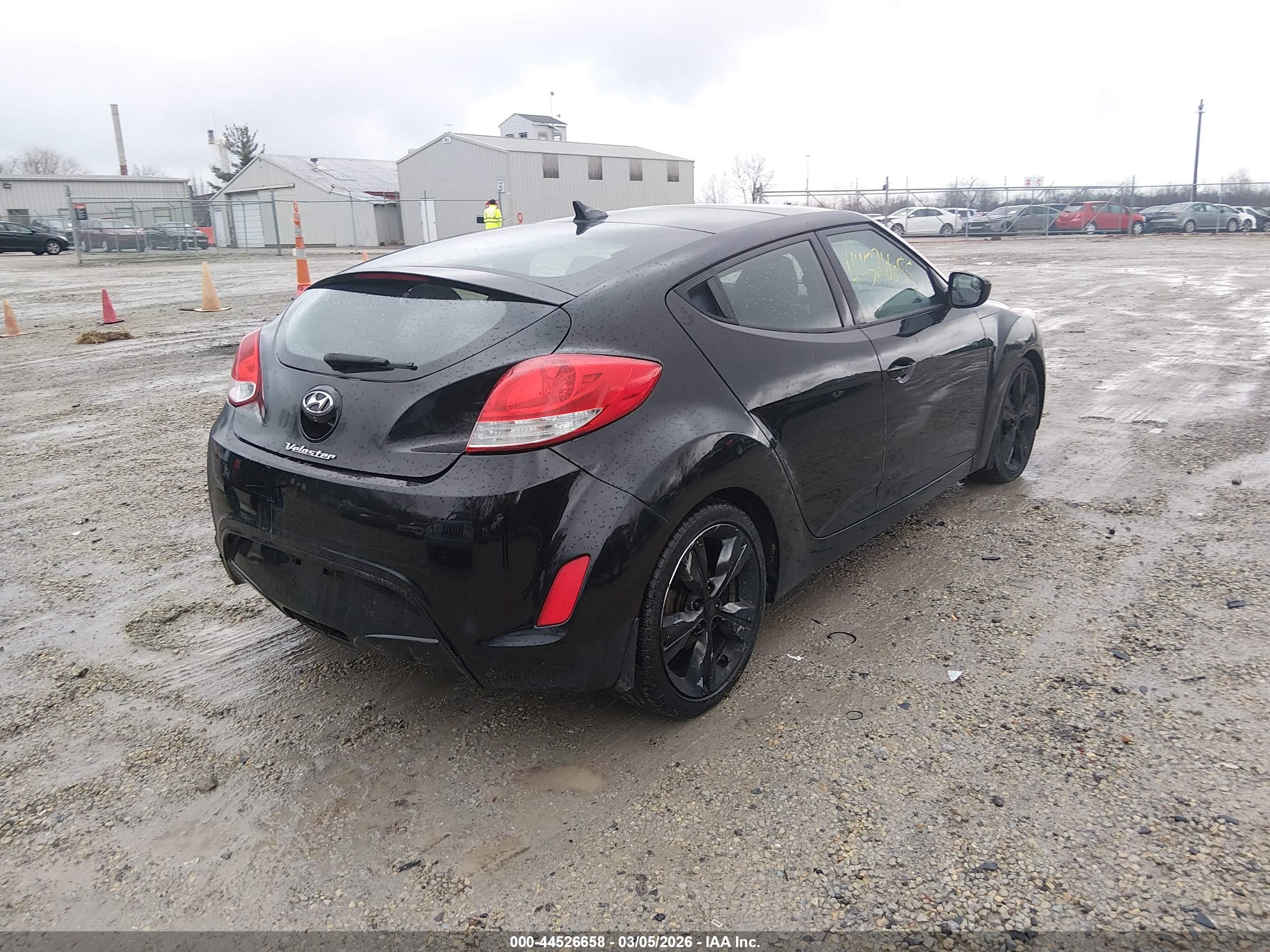 HYUNDAI VELOSTER image 4