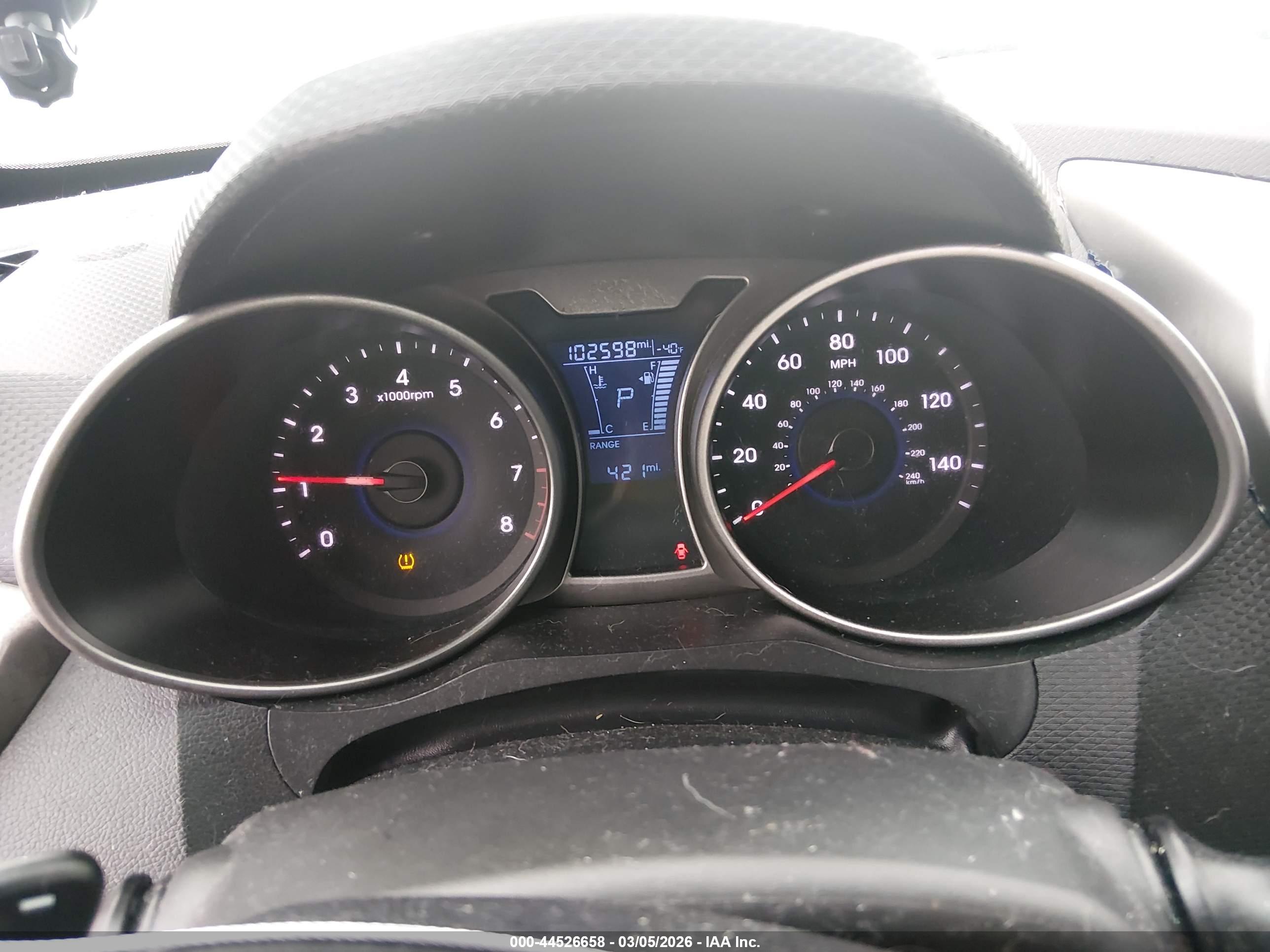 HYUNDAI VELOSTER image 7