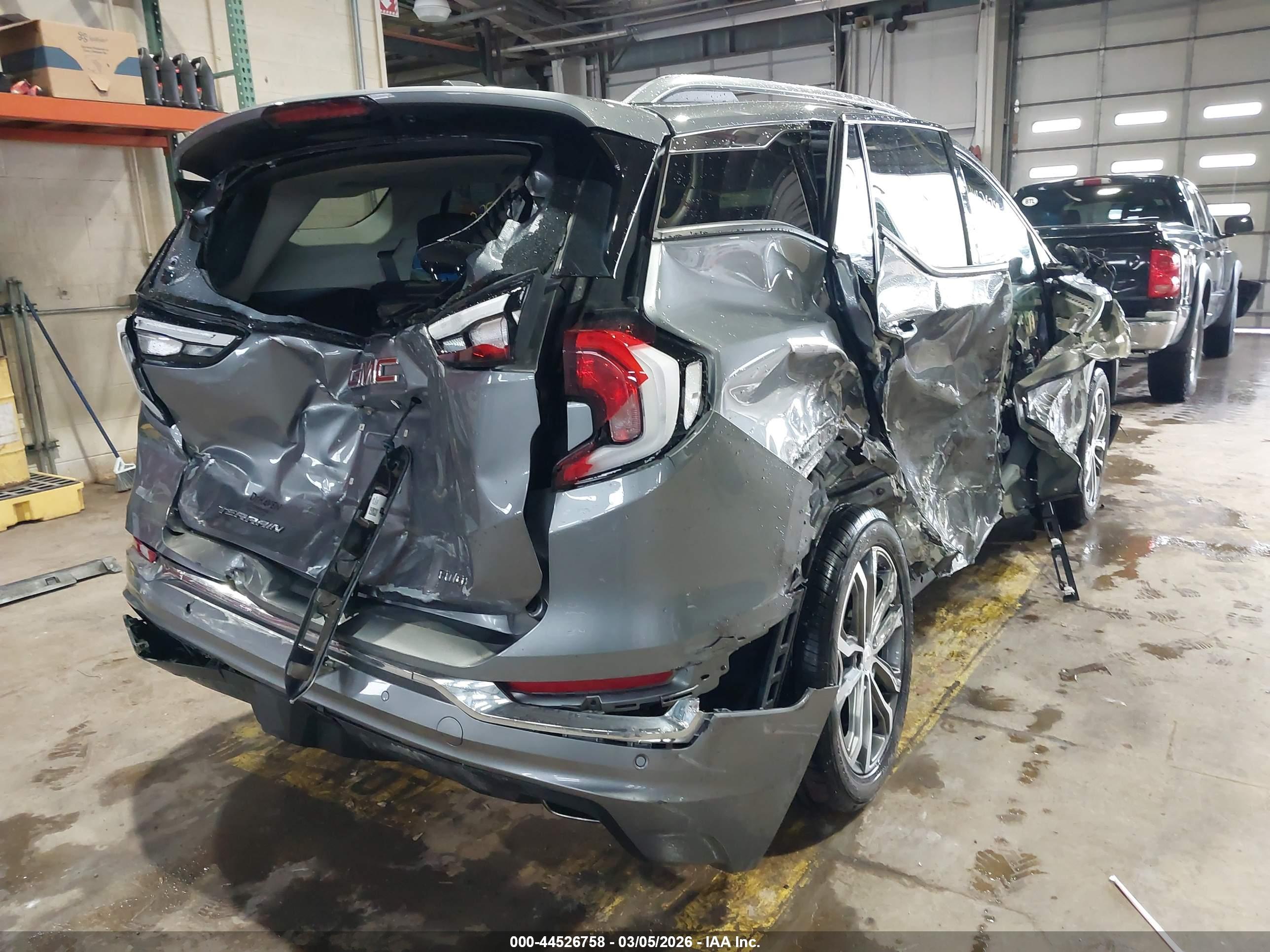 GMC TERRAIN image 6