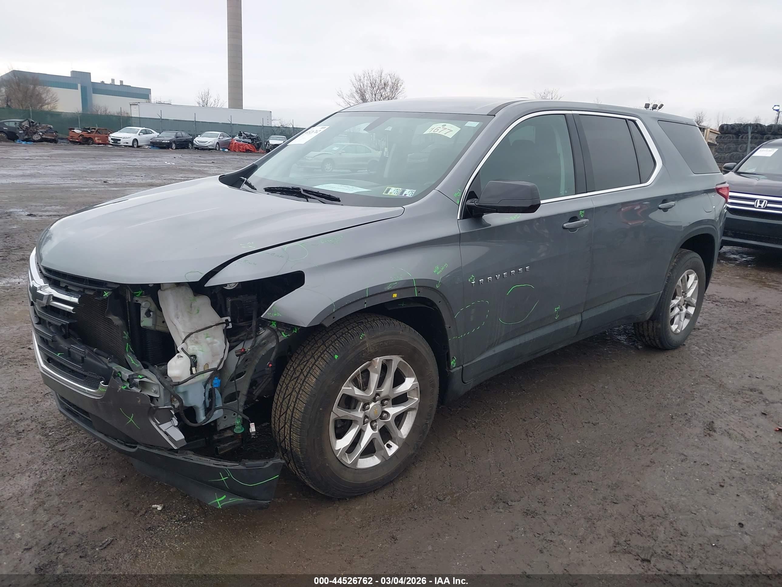 CHEVROLET TRAVERSE image 2