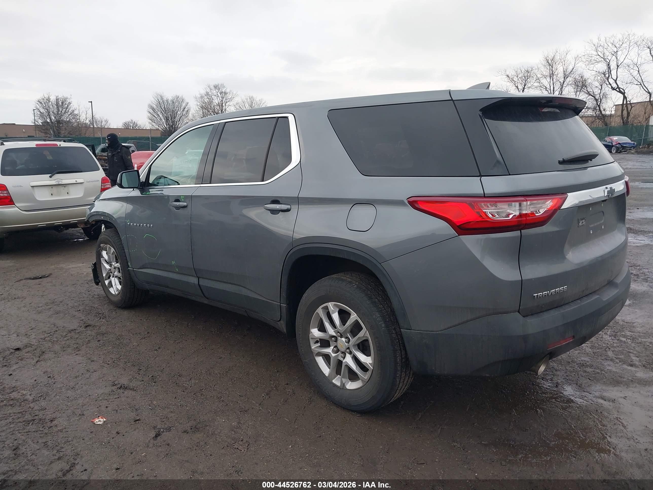 CHEVROLET TRAVERSE image 3
