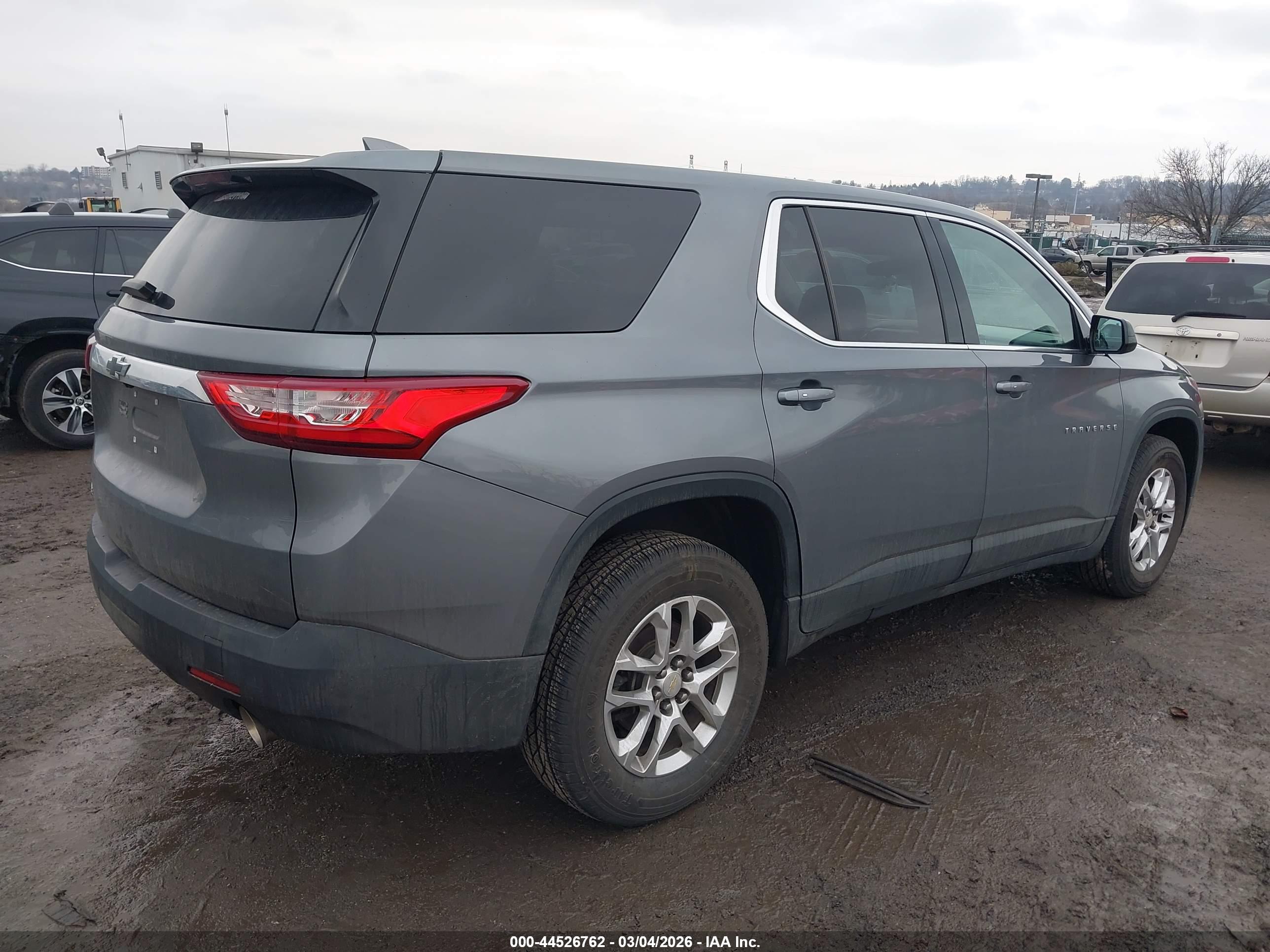 CHEVROLET TRAVERSE image 4