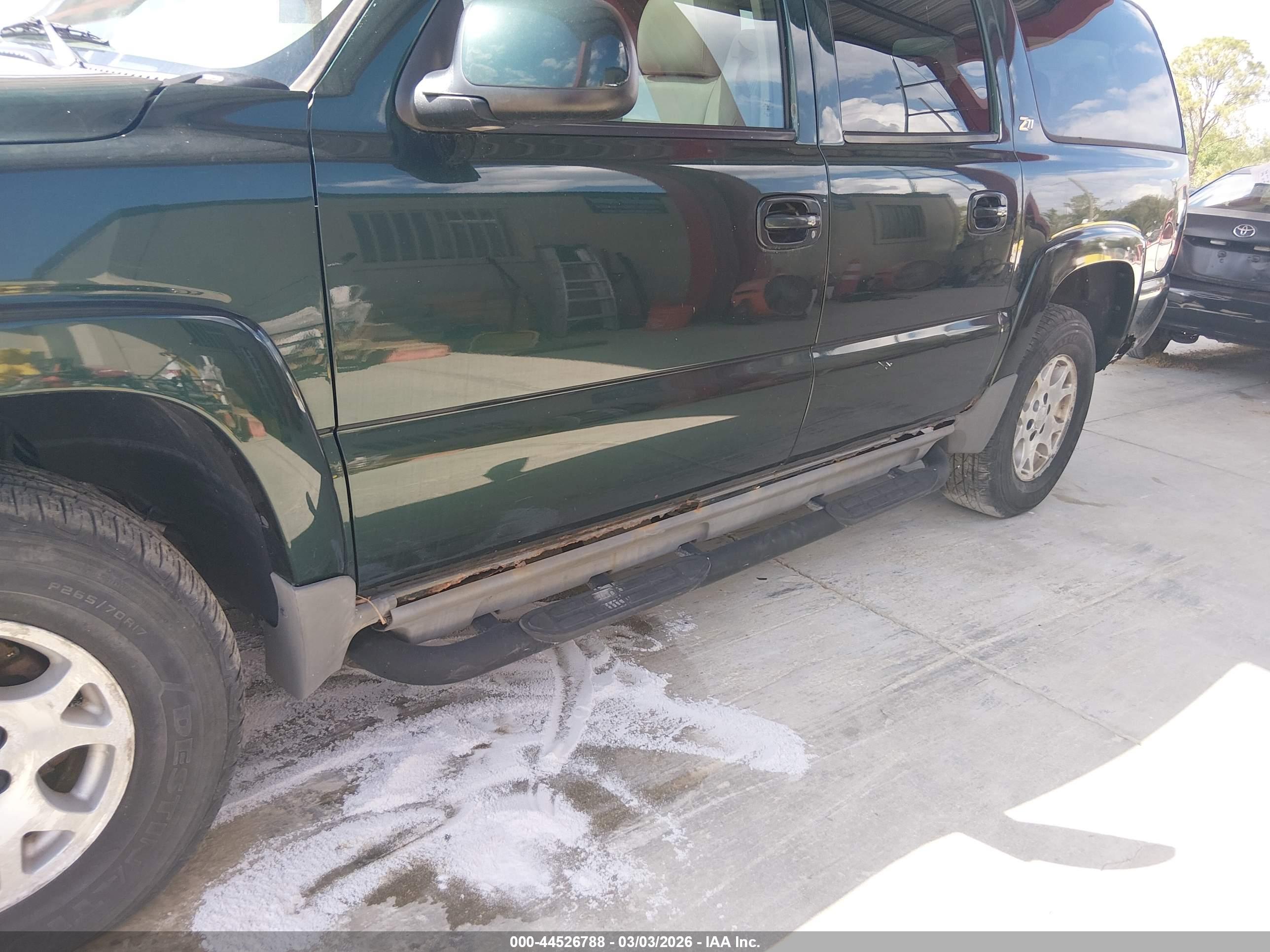 CHEVROLET SUBURBAN image 6