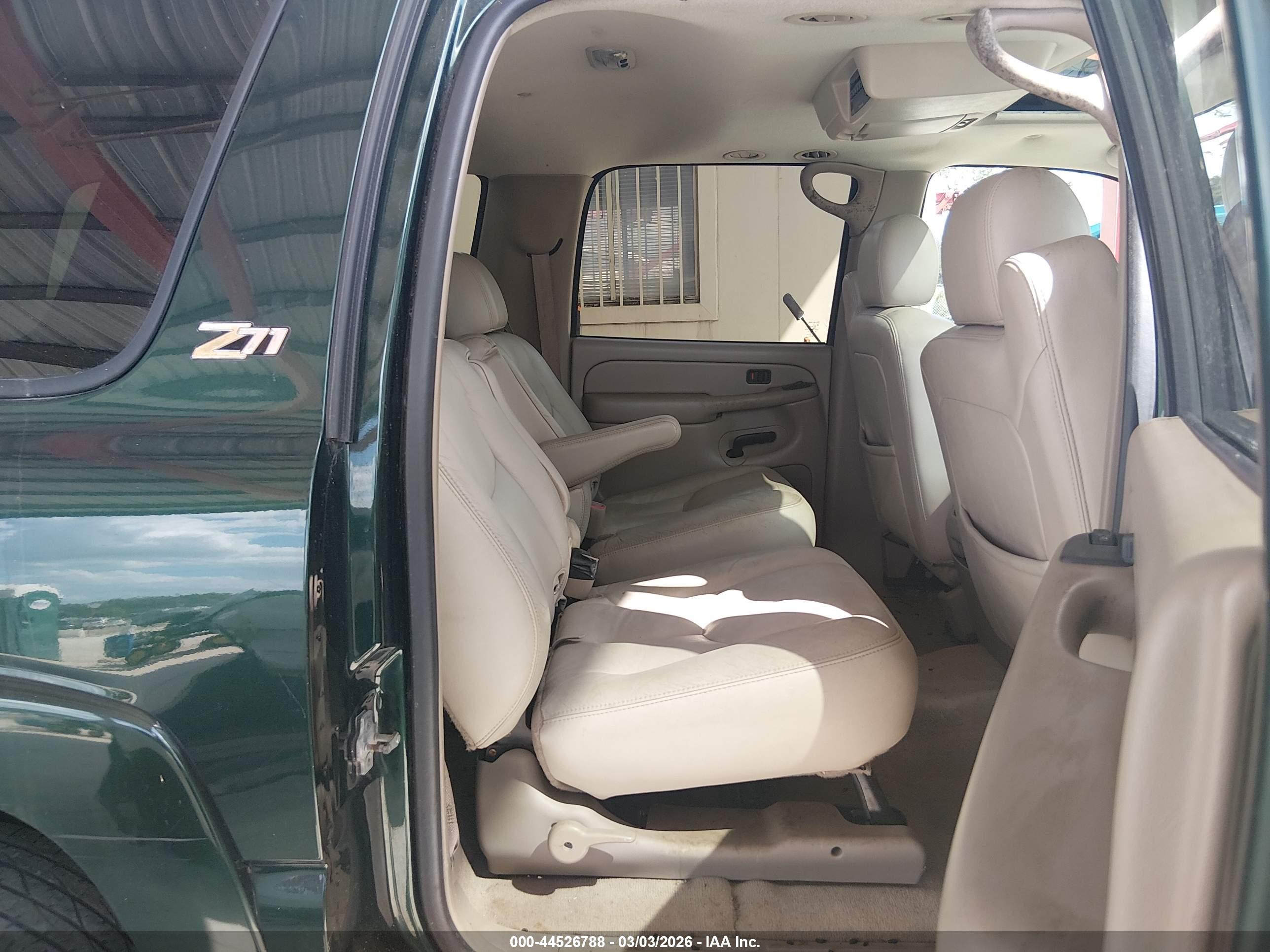 CHEVROLET SUBURBAN image 8