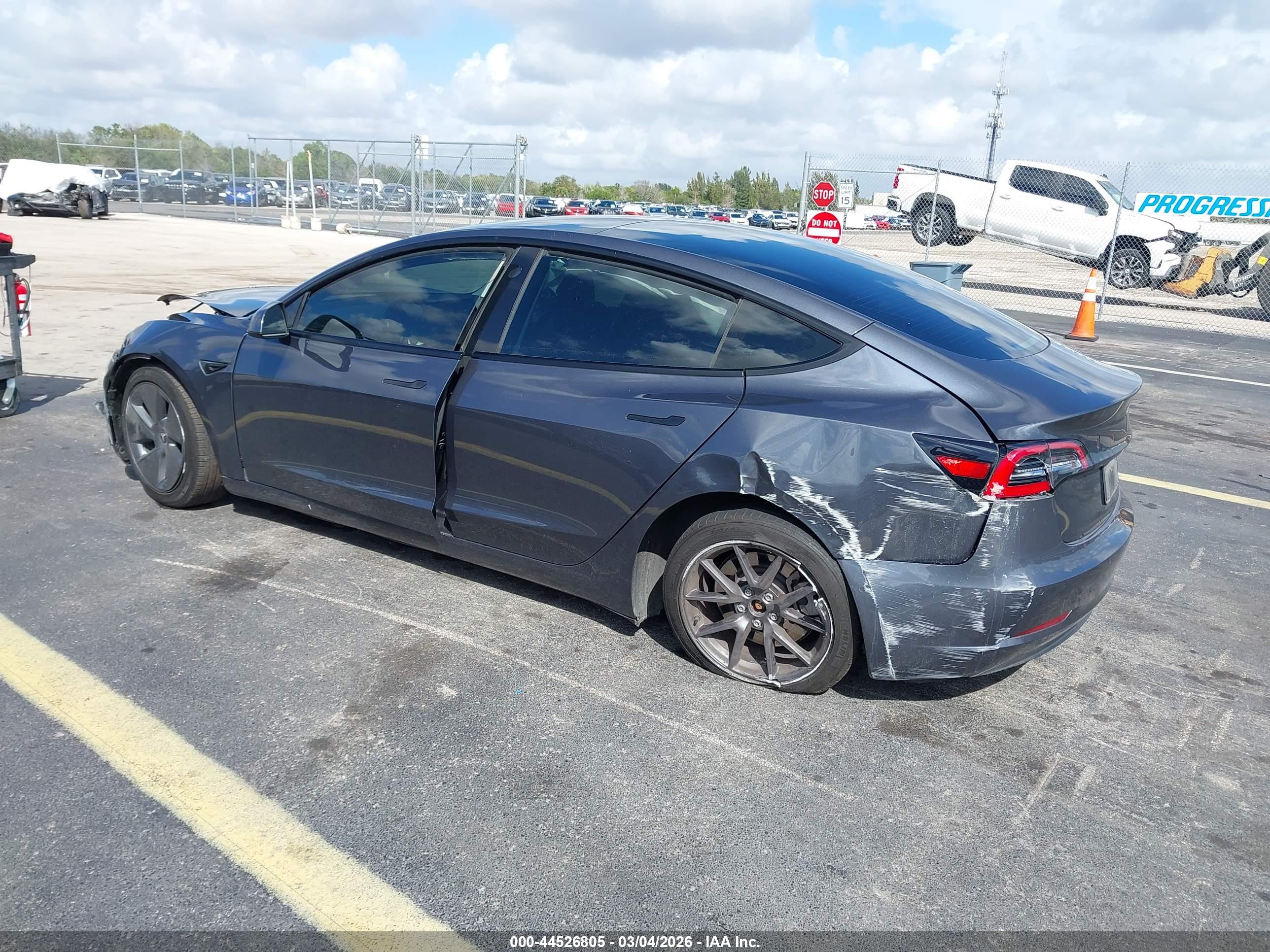 TESLA MODEL image 3