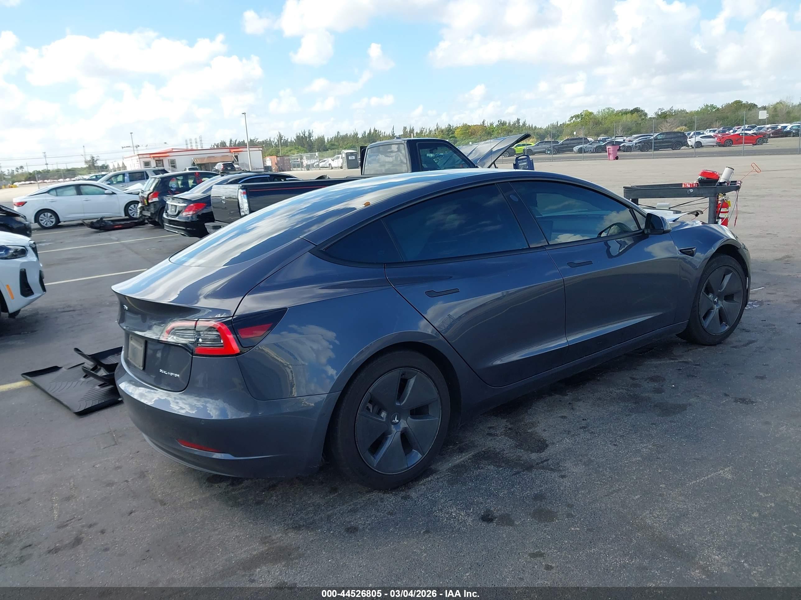 TESLA MODEL image 4