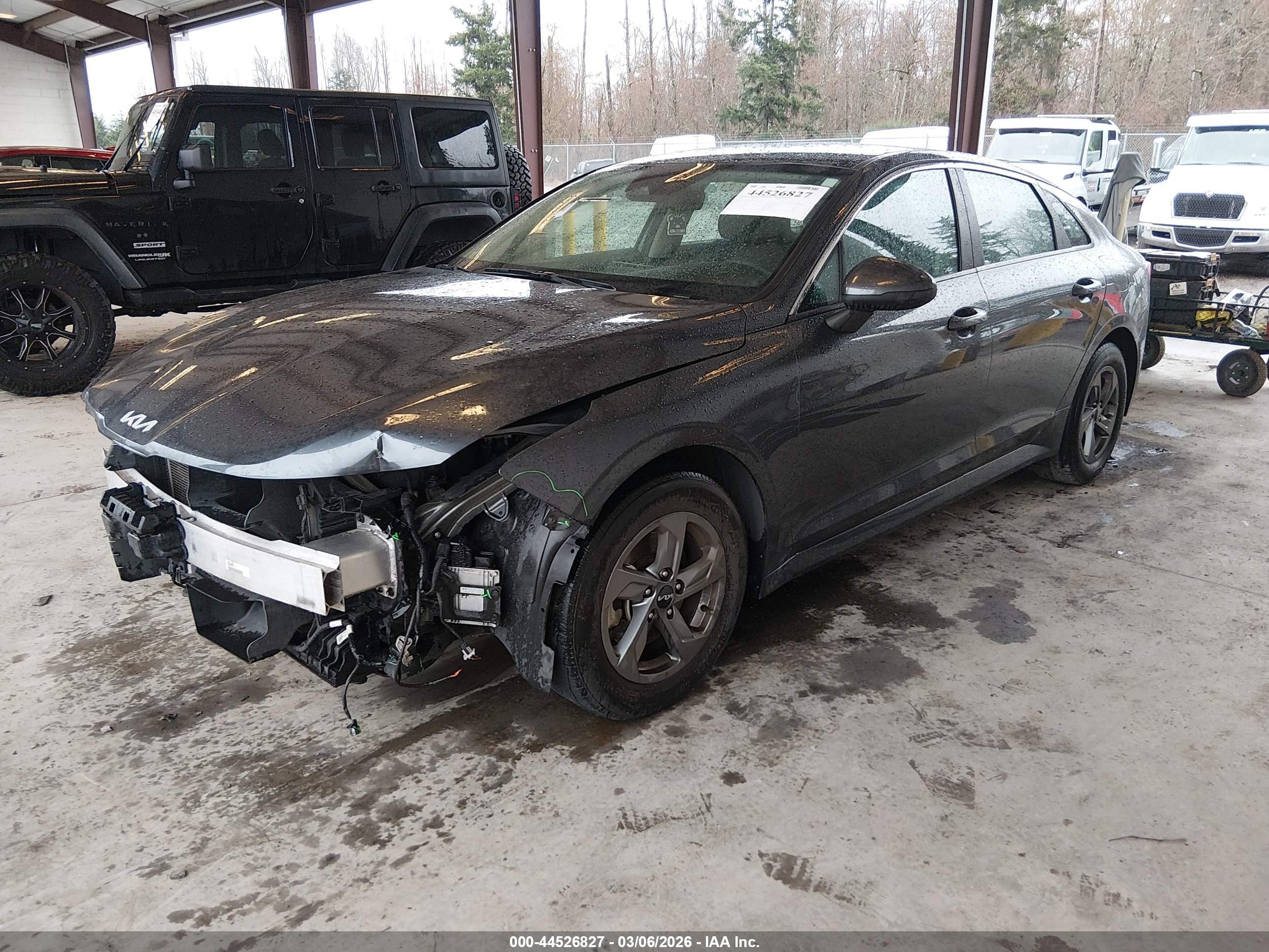 KIA K5 image 2