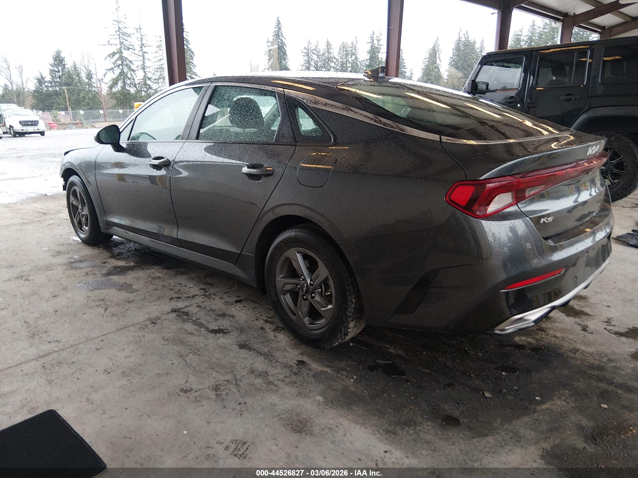 KIA K5 image 3
