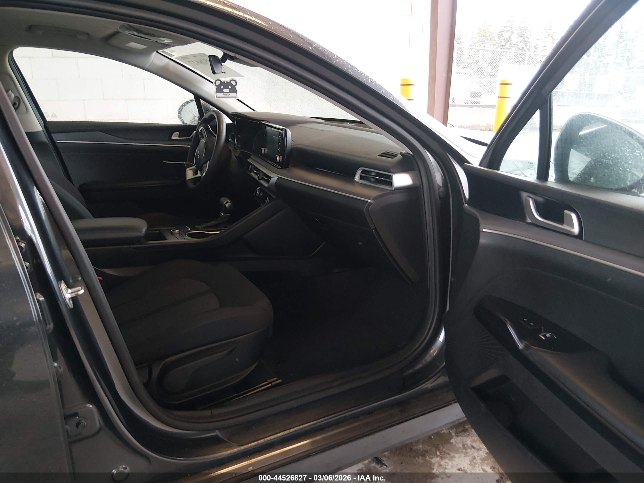 KIA K5 image 5