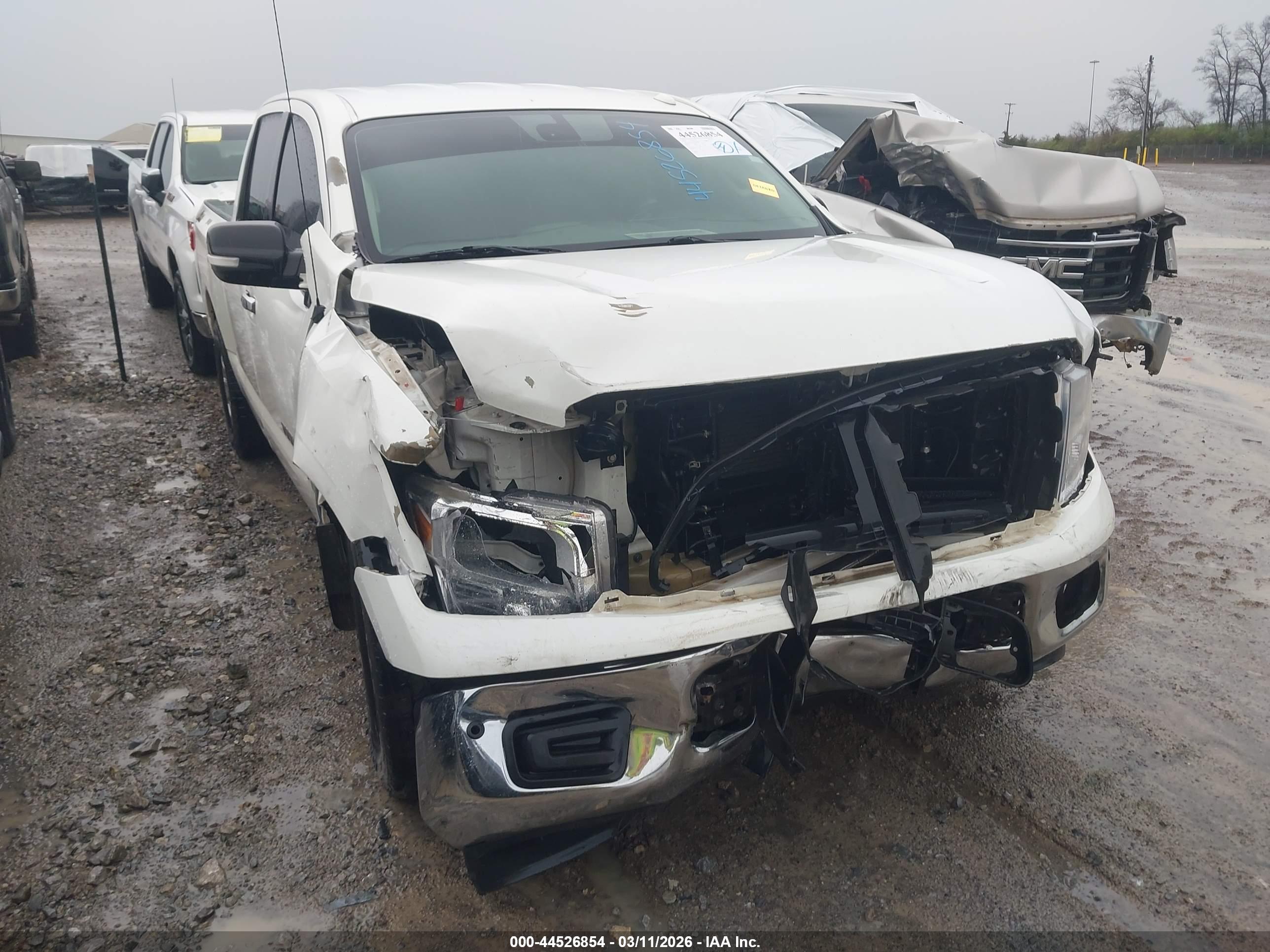 NISSAN TITAN image 6