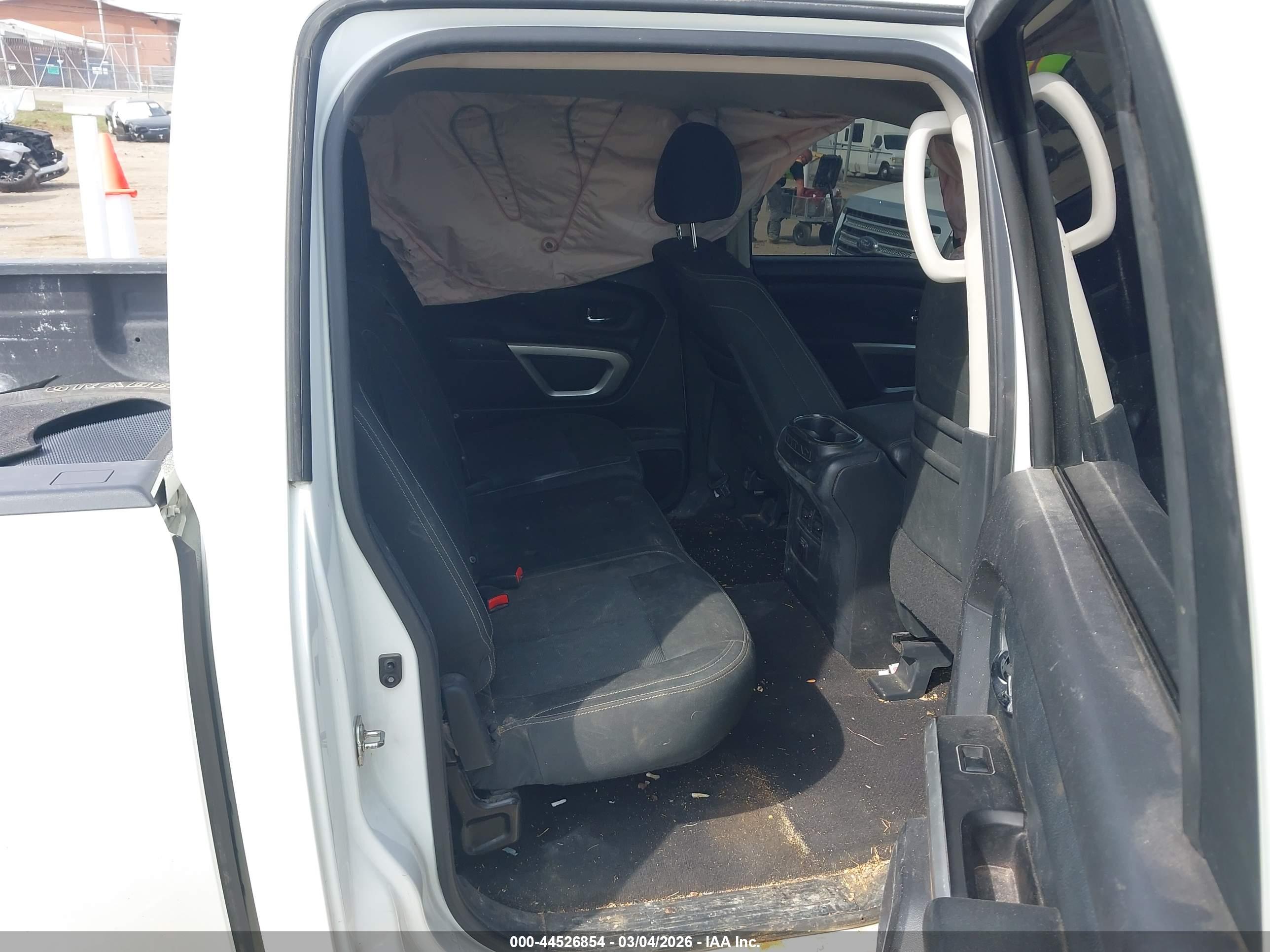 NISSAN TITAN image 8