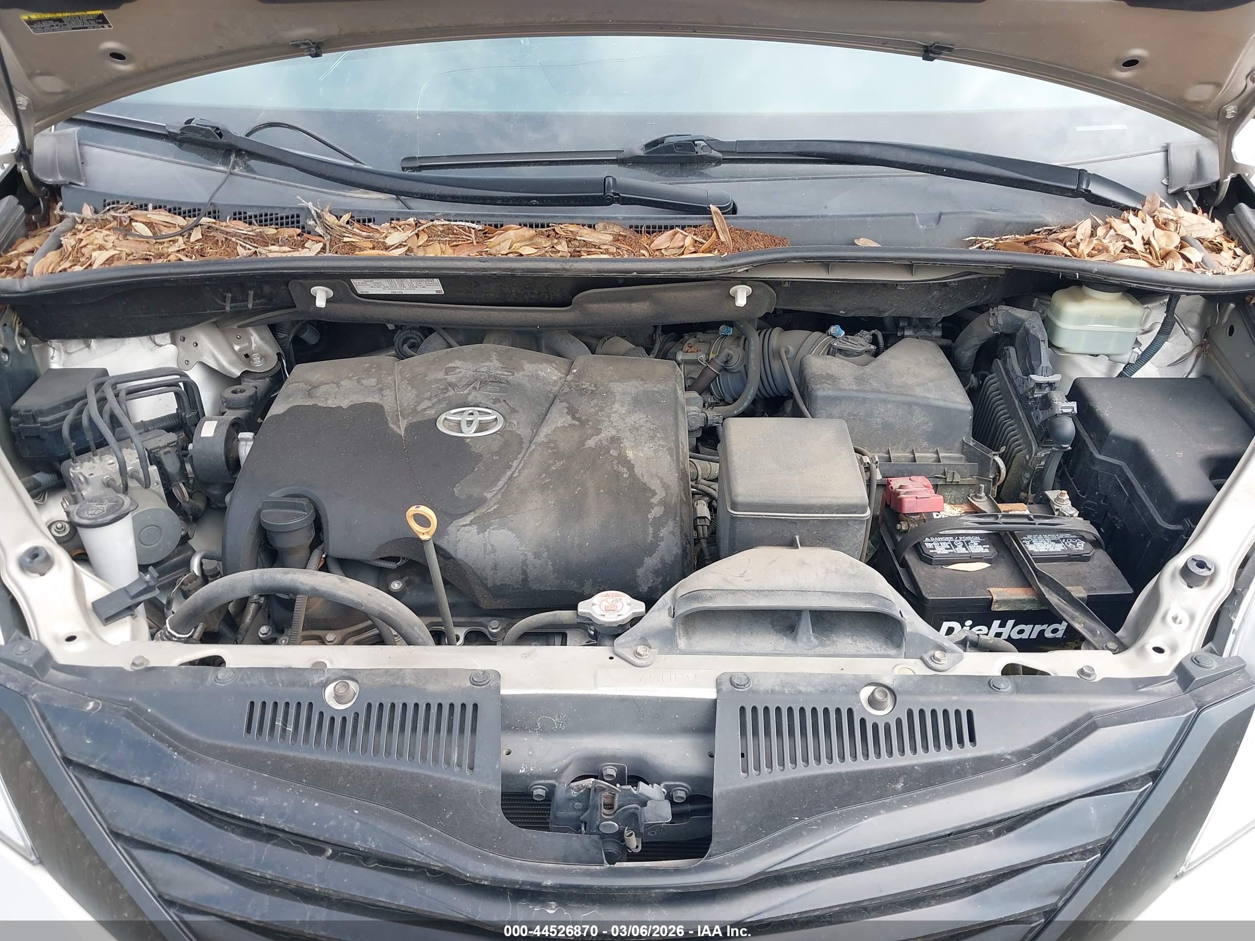 TOYOTA SIENNA image 10