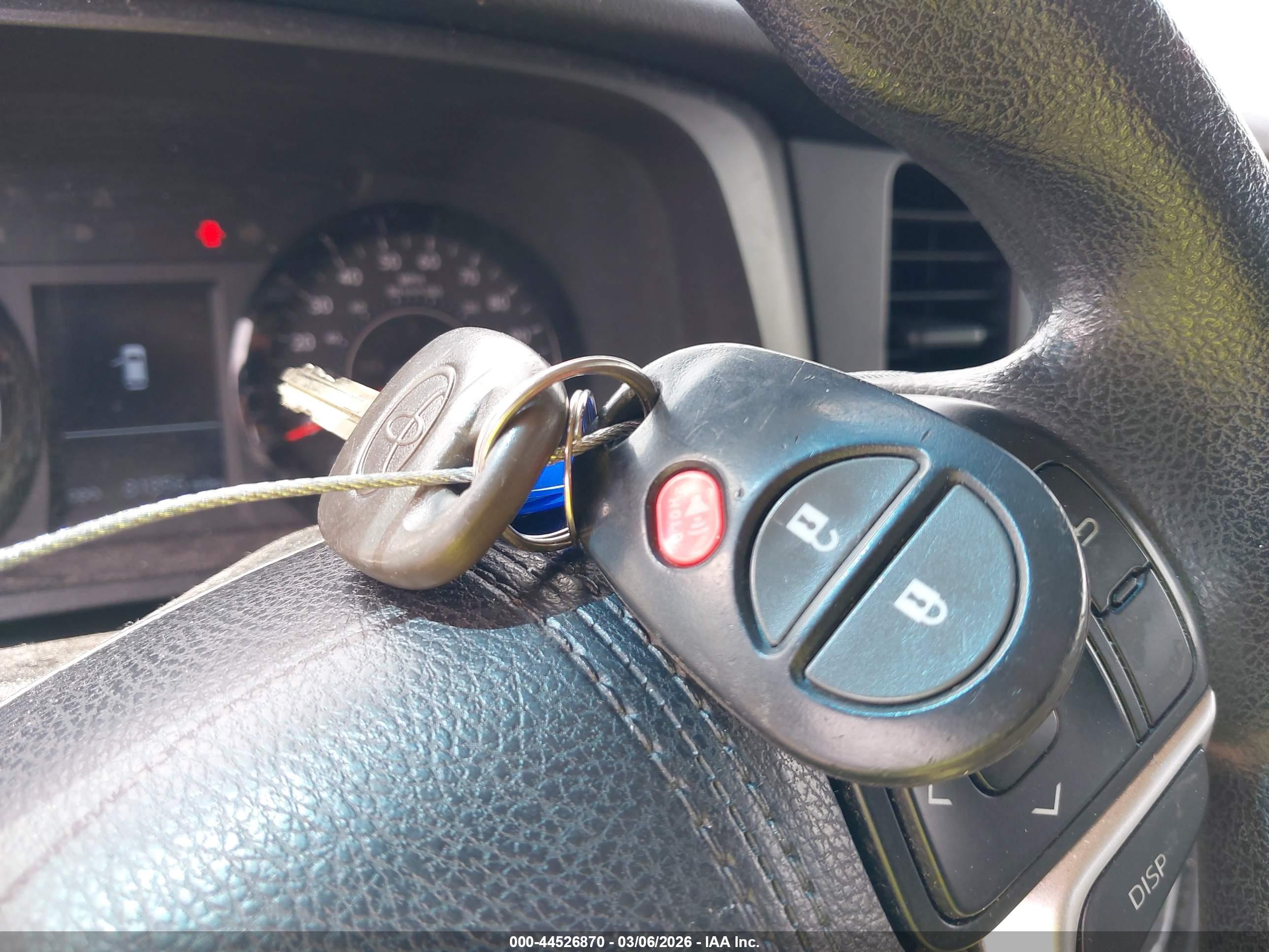 TOYOTA SIENNA image 11