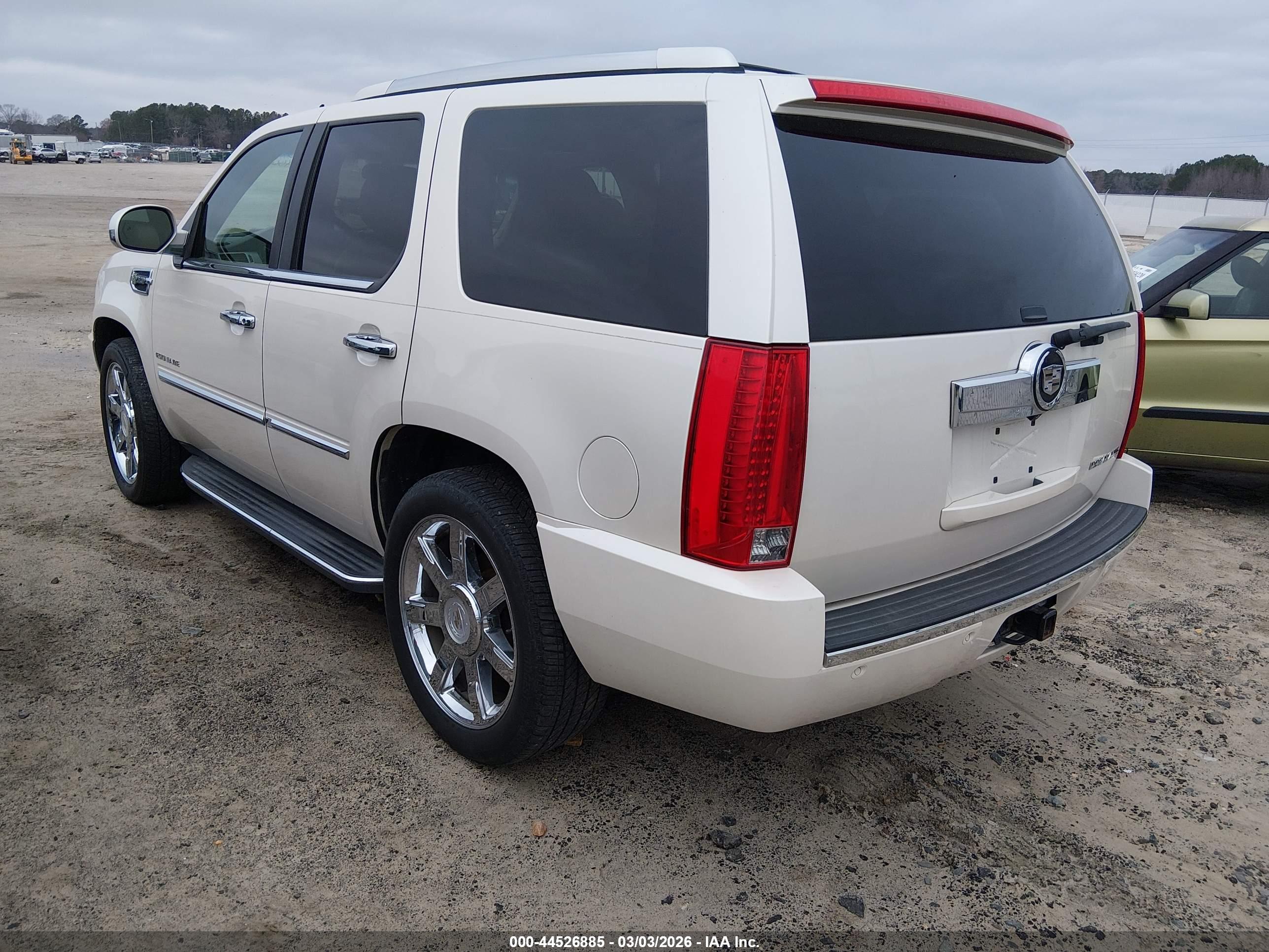 CADILLAC ESCALADE image 3