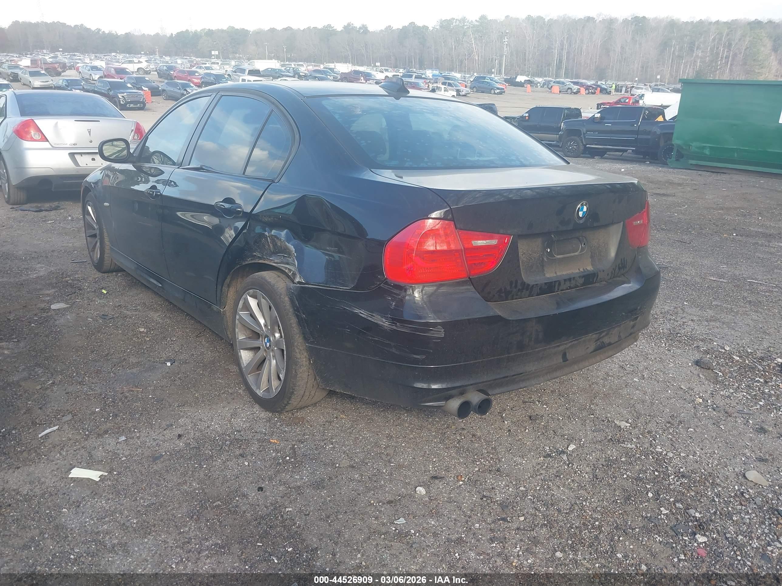 BMW 328I image 3