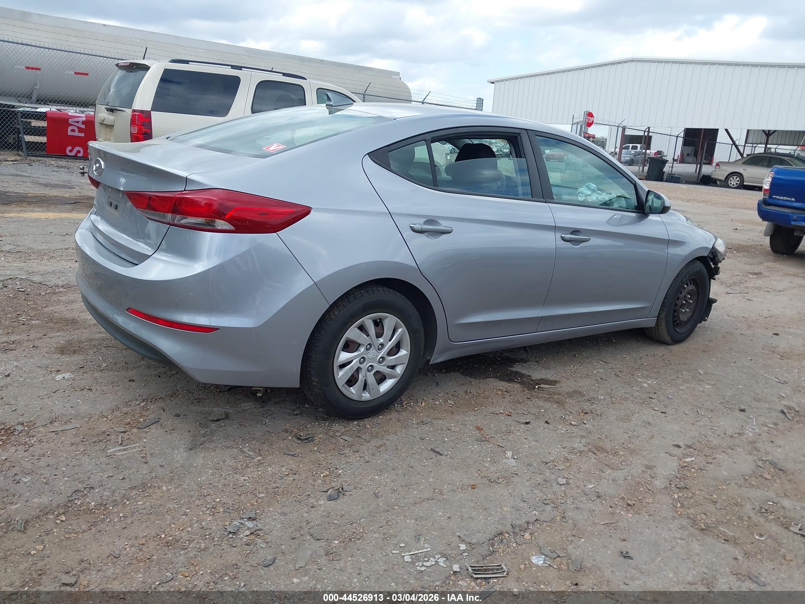 HYUNDAI ELANTRA image 4