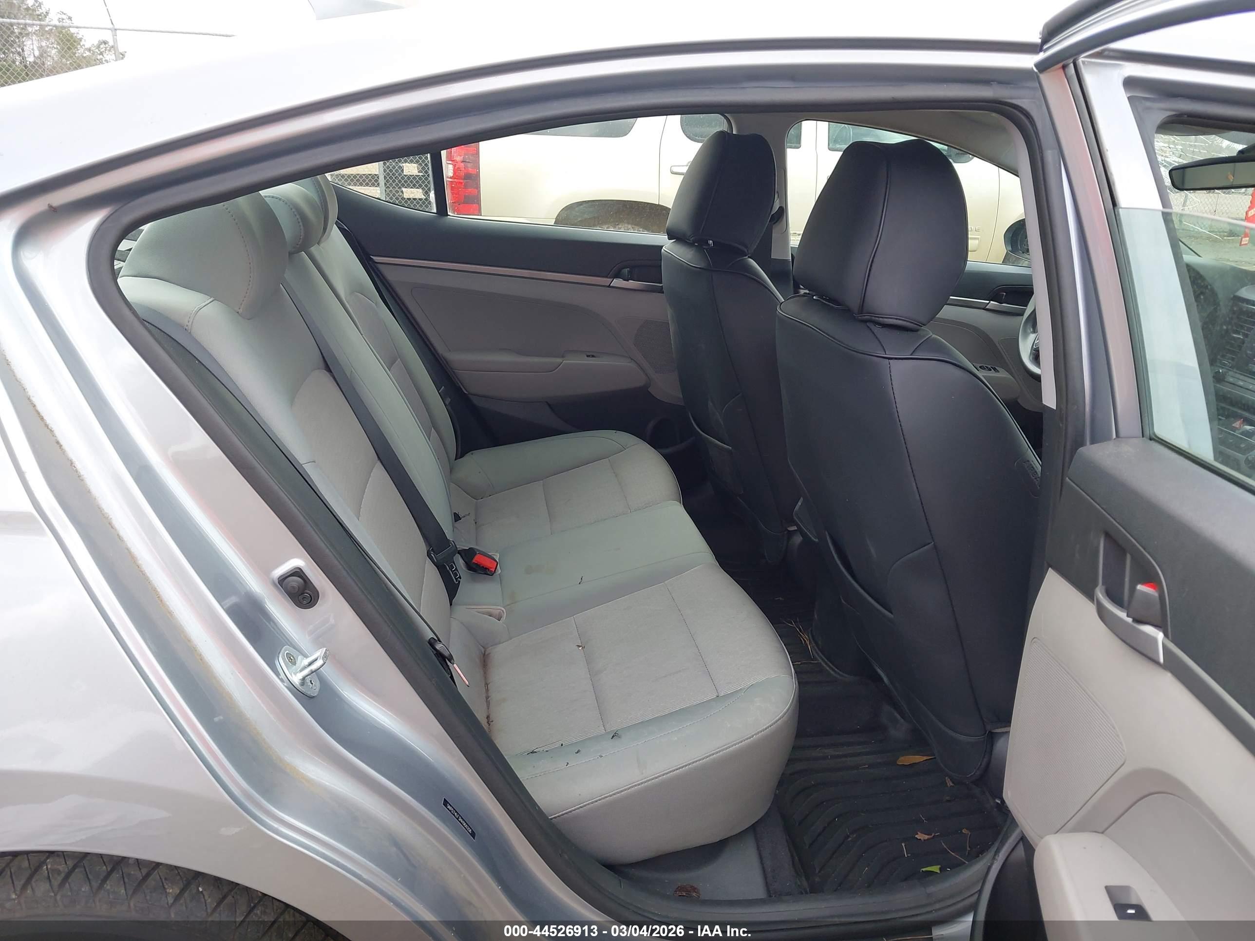 HYUNDAI ELANTRA image 8